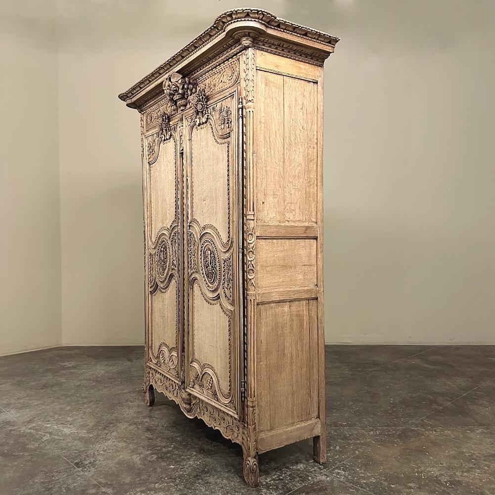 Acciaio Armoire du Marriage francese del XIX secolo proveniente dalla Normandia in vendita