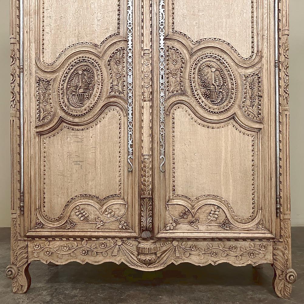 Armoire du Marriage francese del XIX secolo proveniente dalla Normandia in vendita 2