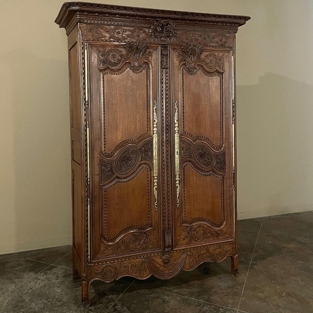 19th Century Country French Armoire from Normandie In Good Condition For Sale In Dallas, TX
