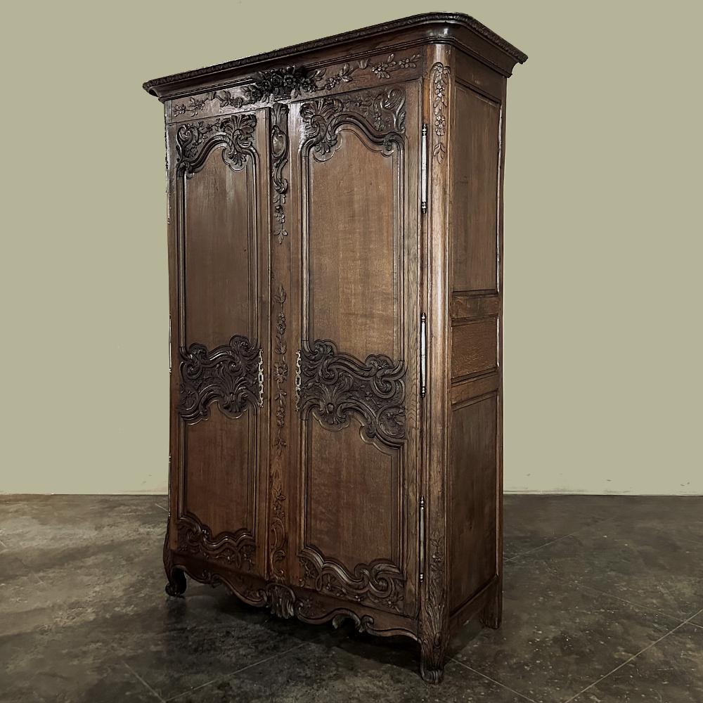 19th Century Country French Armoire from Normandie In Good Condition For Sale In Dallas, TX