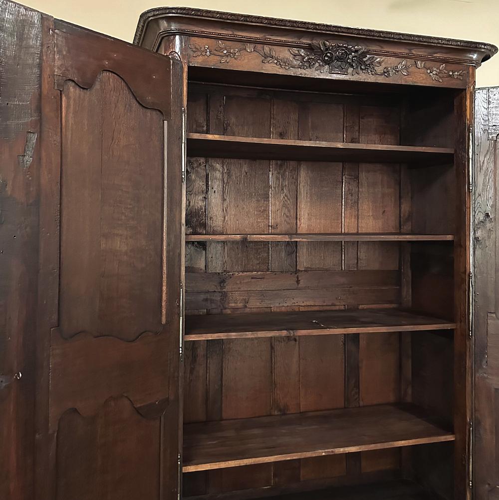 XIXe siècle Armoire de campagne française du 19ème siècle de Normandie en vente