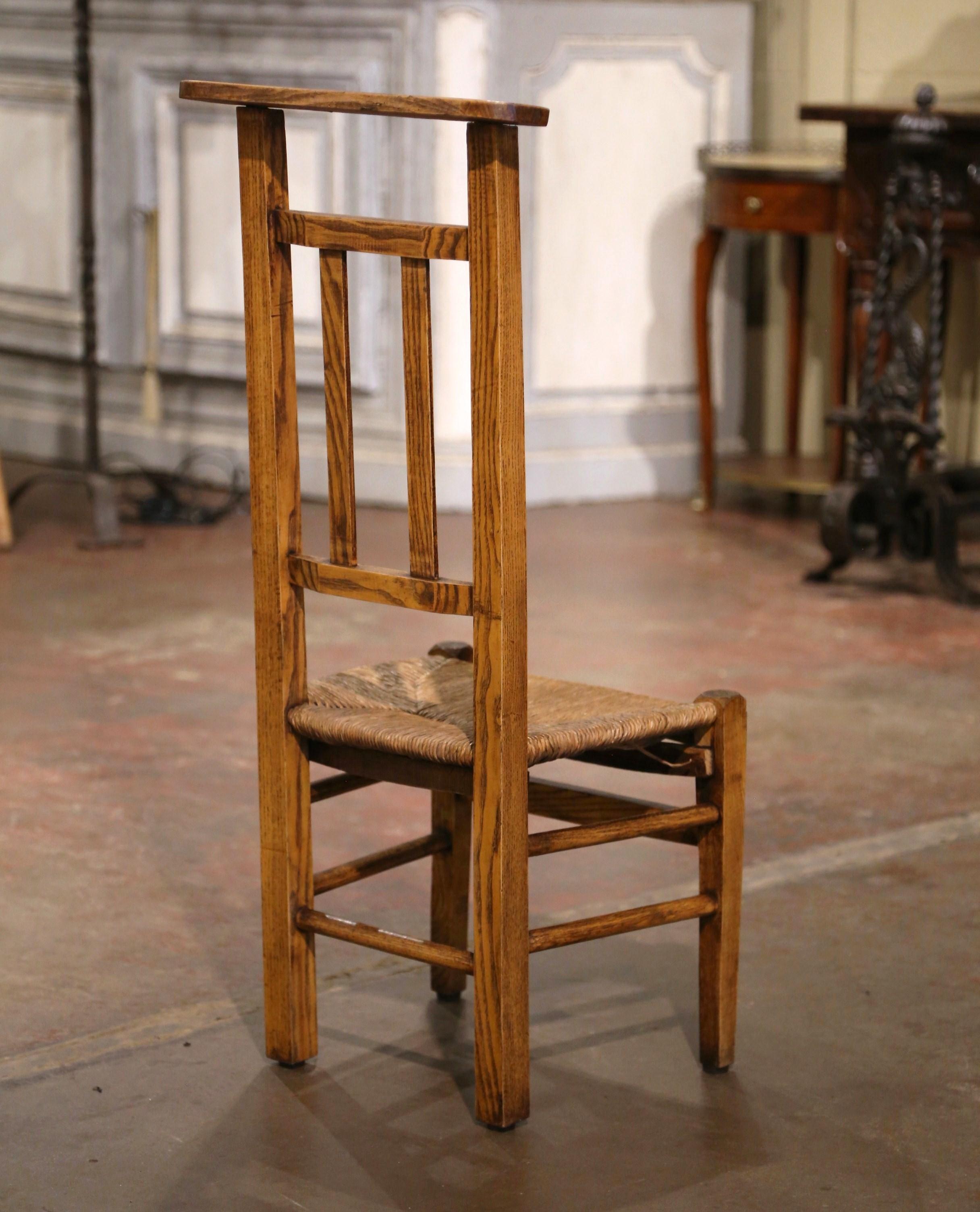 XIXe siècle Chaise de prière française du 19ème siècle en bois de hêtre et jonc de Normandie en vente