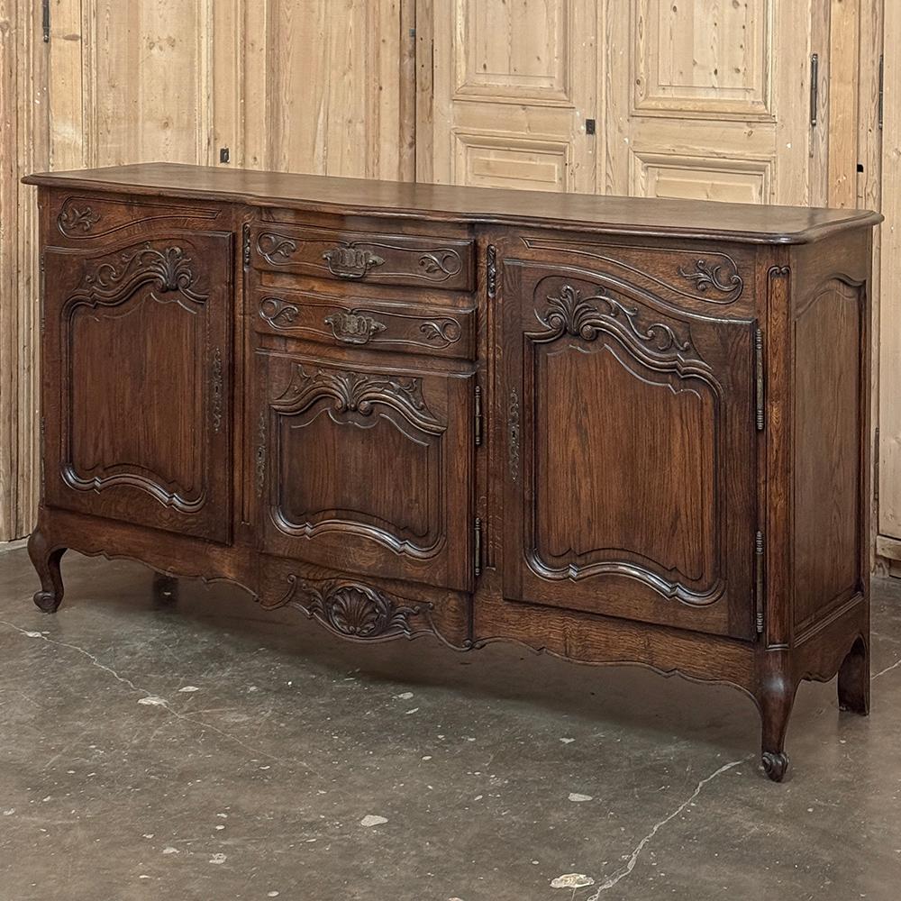Buffet francese country del XIX secolo ~ L'Enfilade è un design davvero senza tempo, popolare da secoli in tutto il mondo!  Questo esemplare, meticolosamente realizzato a mano con tecniche antiche in quercia francese densa e secolare, è dotato di