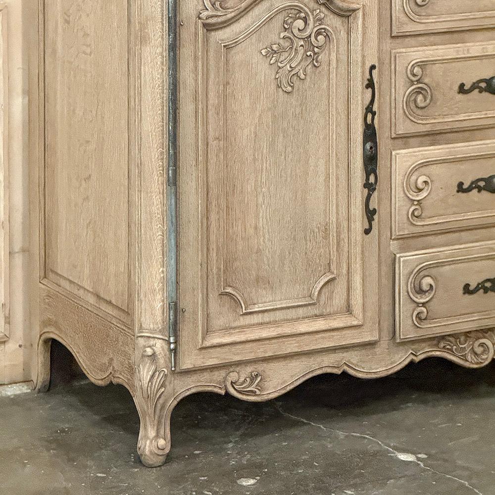 Intagliato a mano Buffet francese di campagna del XIX secolo in Oak striato in vendita