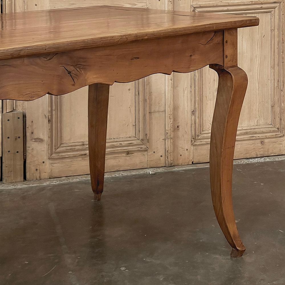 19th Century Country French Cherry Wood Dining Table For Sale 10