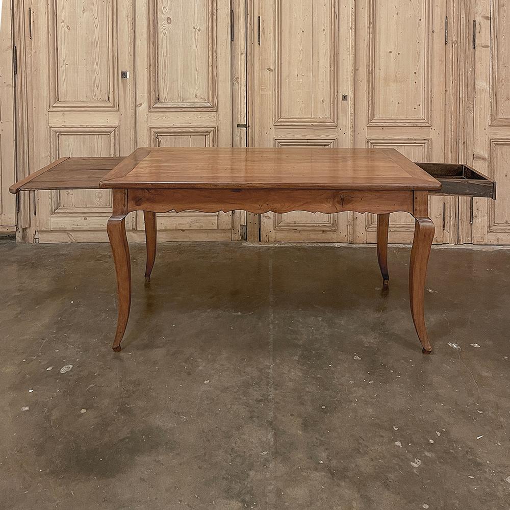 19th Century Country French Cherry Wood Dining Table For Sale 1
