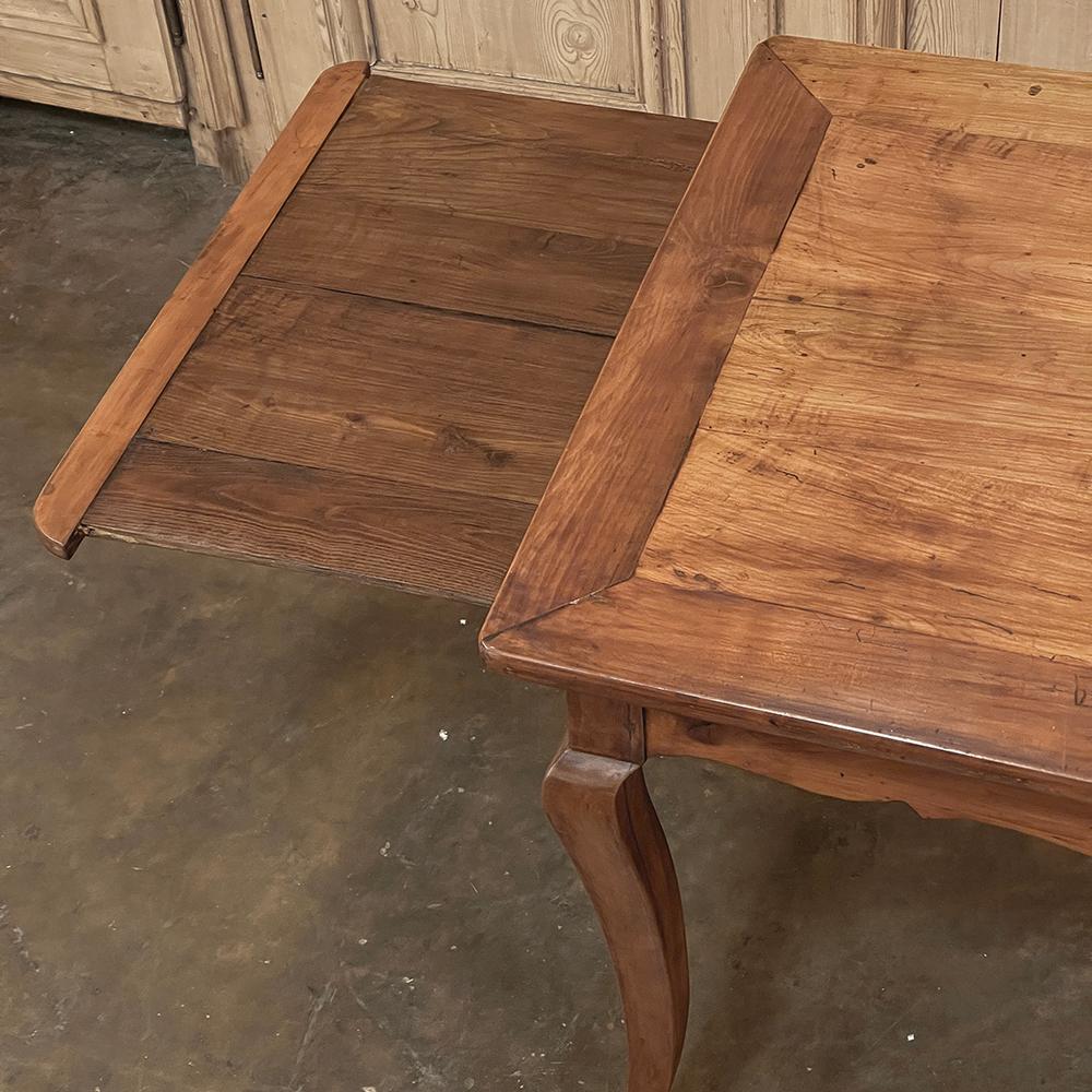 19th Century Country French Cherry Wood Dining Table For Sale 2