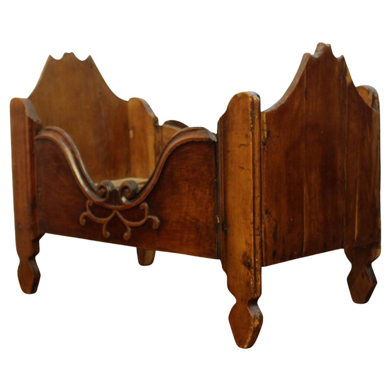 Lit D Enfant Du 19eme Siecle Style Directoire Francais Campagnard En Vente Sur 1stdibs