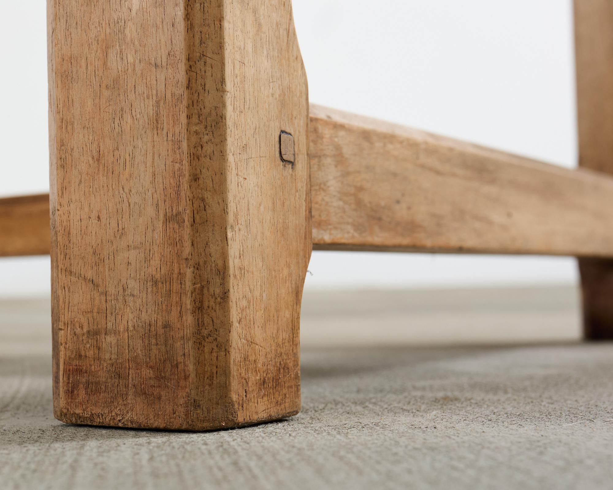 Table de salle à manger de ferme en bois fruitier français du 19ème siècle en vente 9