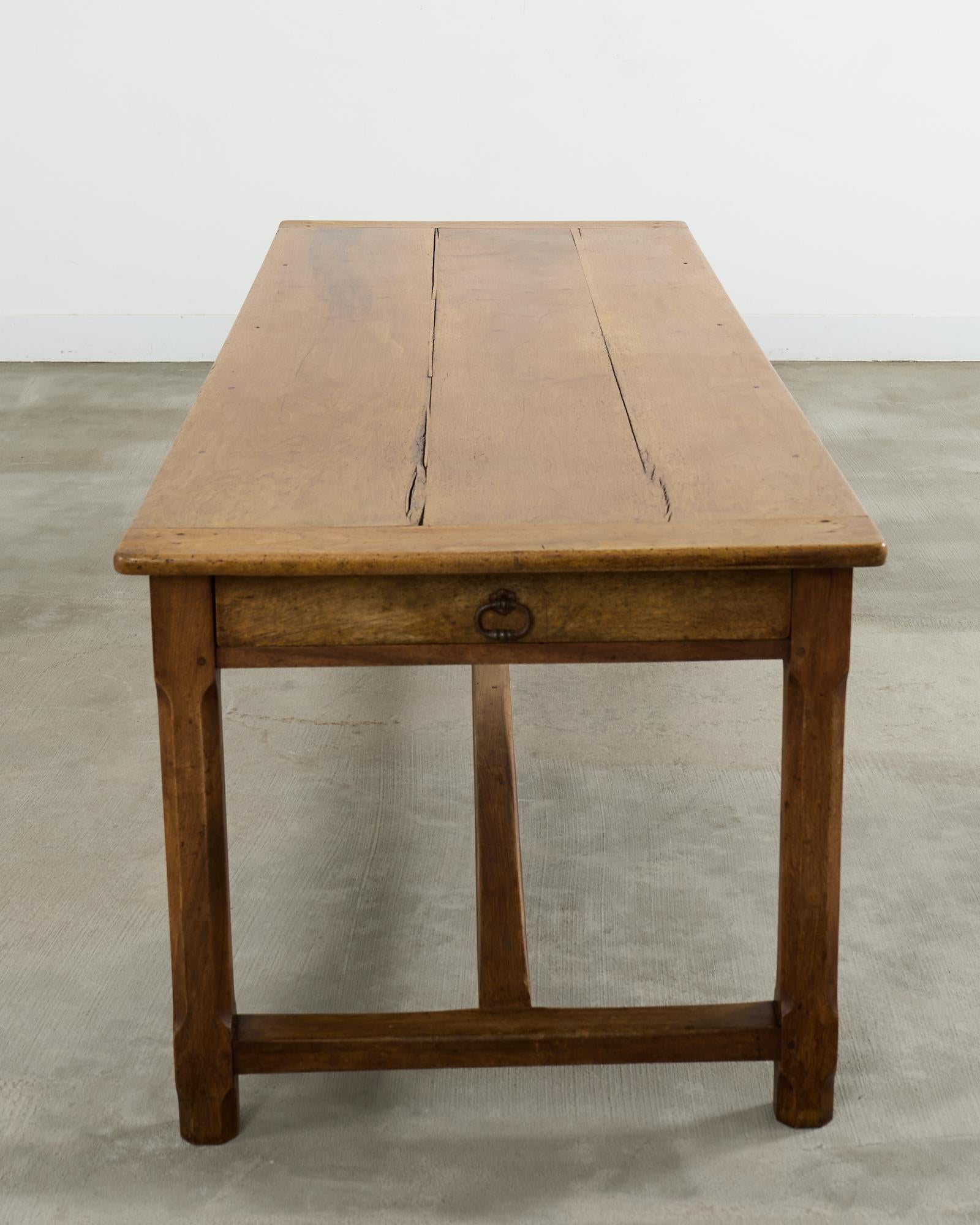 Mesa de comedor de caballete de granja francesa de madera de frutal del siglo XIX en venta 12