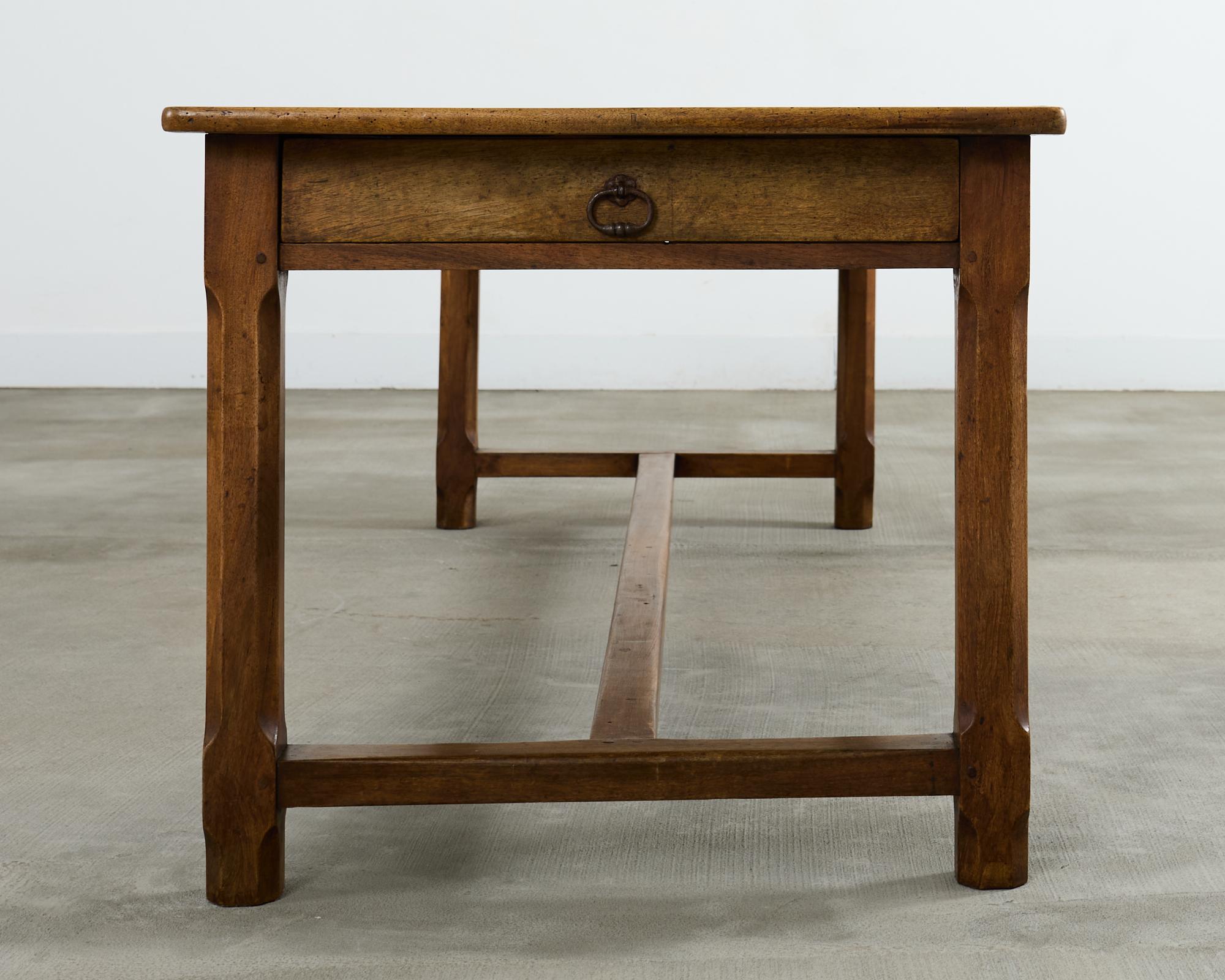 Mesa de comedor de caballete de granja francesa de madera de frutal del siglo XIX en Desgastado estado para la venta en Rio Vista, CA
