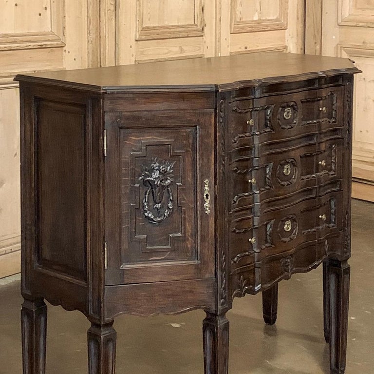 19th Century Country French Linen Press For Sale at 1stdibs