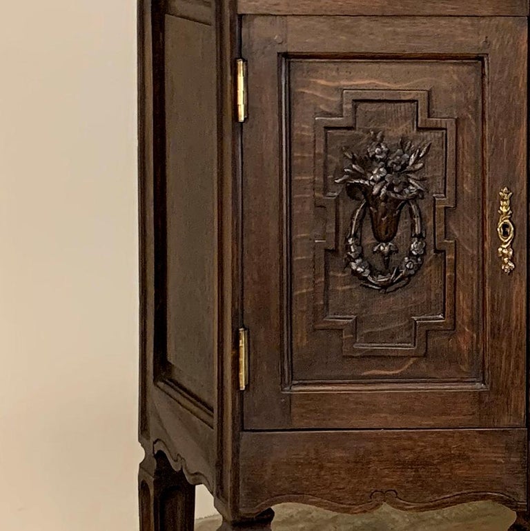 19th Century Country French Linen Press For Sale at 1stdibs