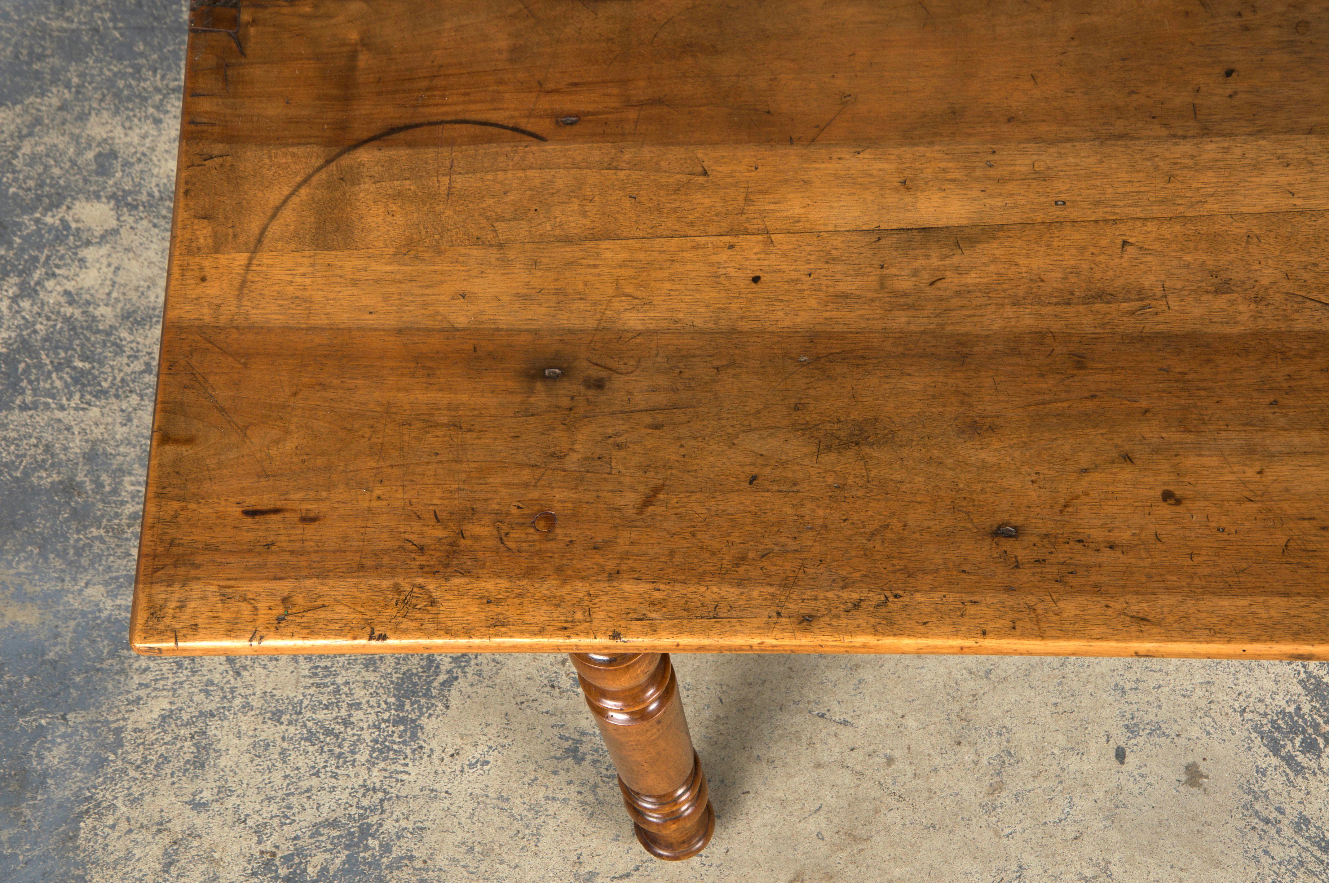 Table provinciale française du 19ème siècle de style Louis Philippe Bon état - En vente à Astoria, NY