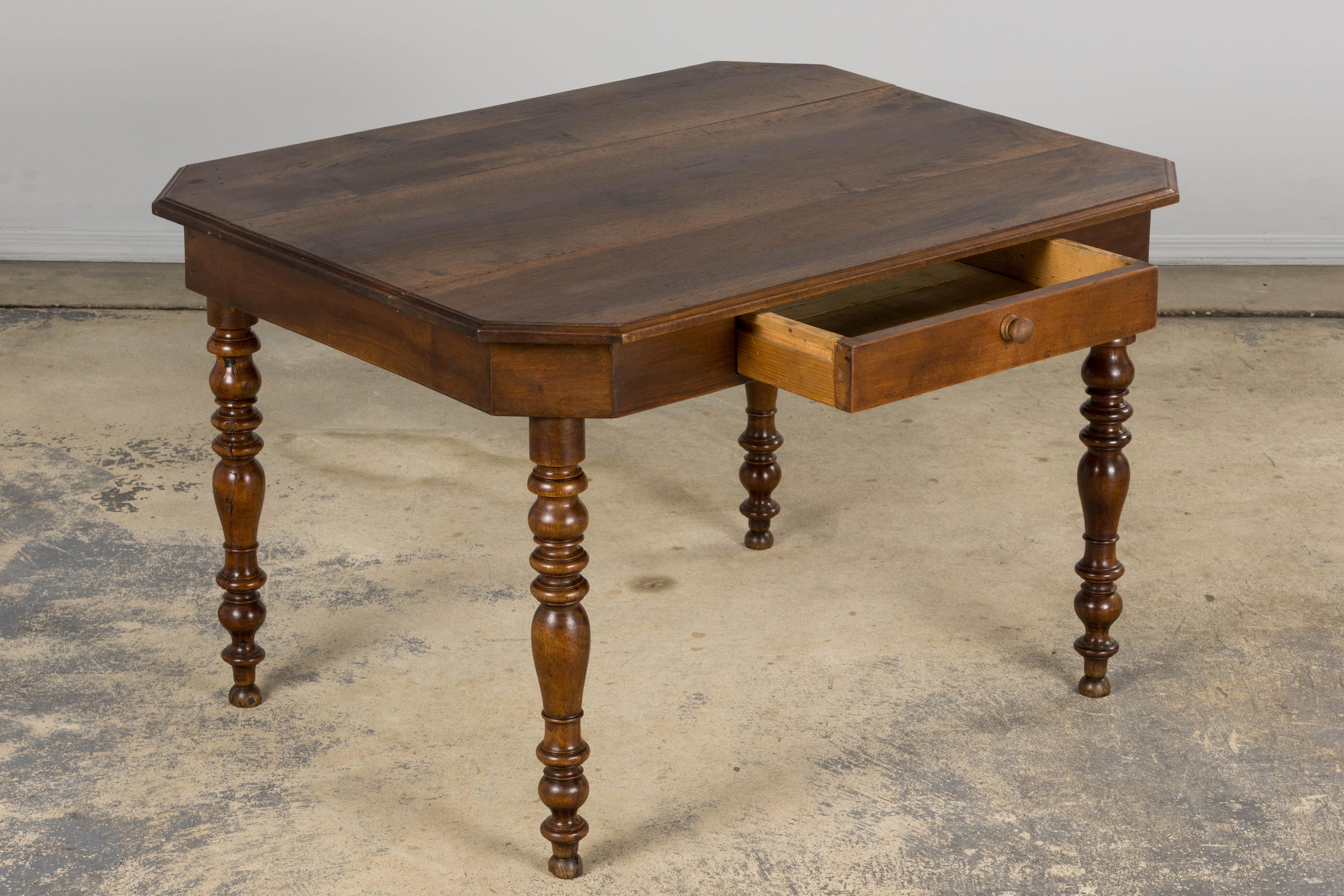 Scrittoio in legno di noce in stile Louis Philippe del XIX secolo in vendita 3