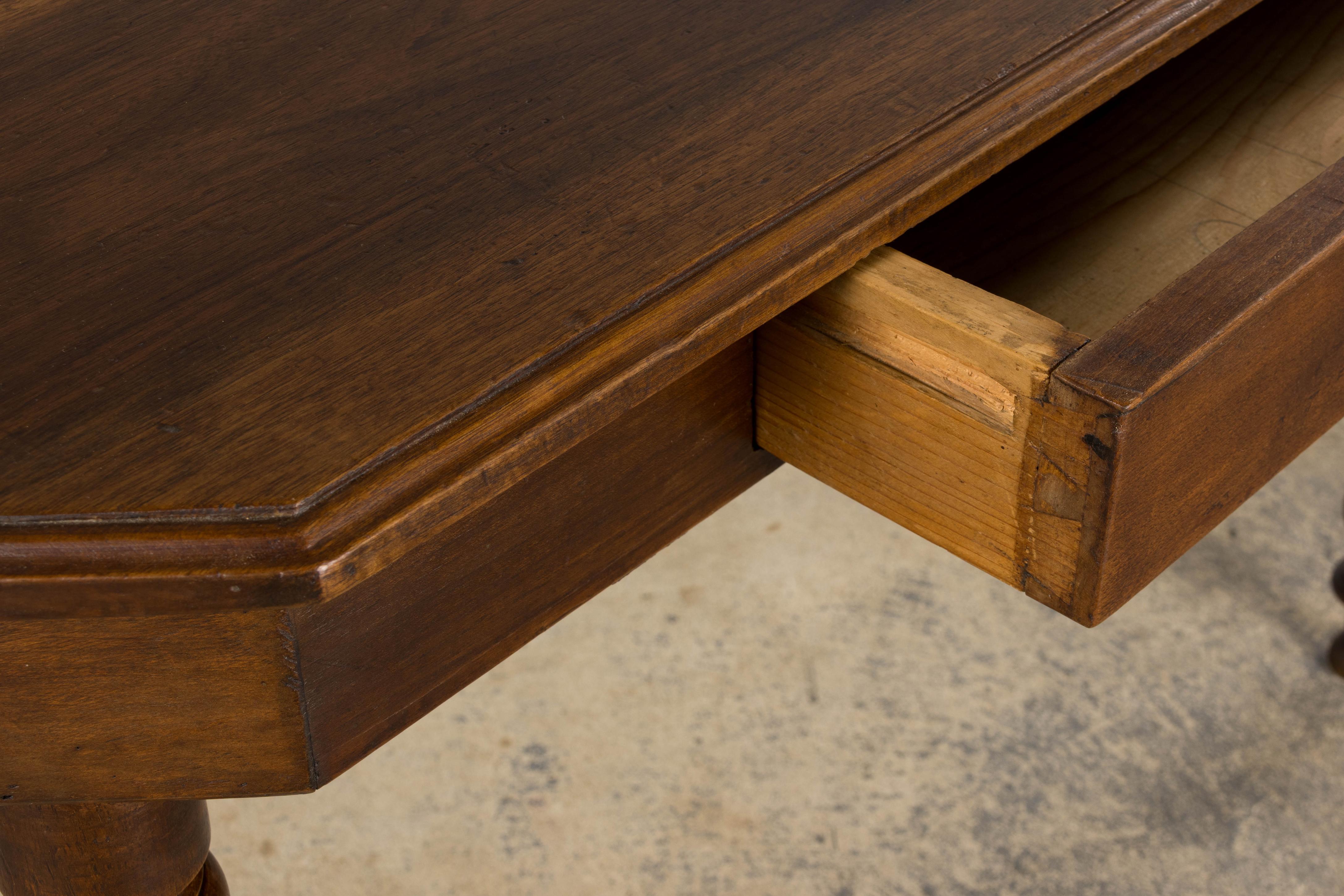 Scrittoio in legno di noce in stile Louis Philippe del XIX secolo in vendita 4
