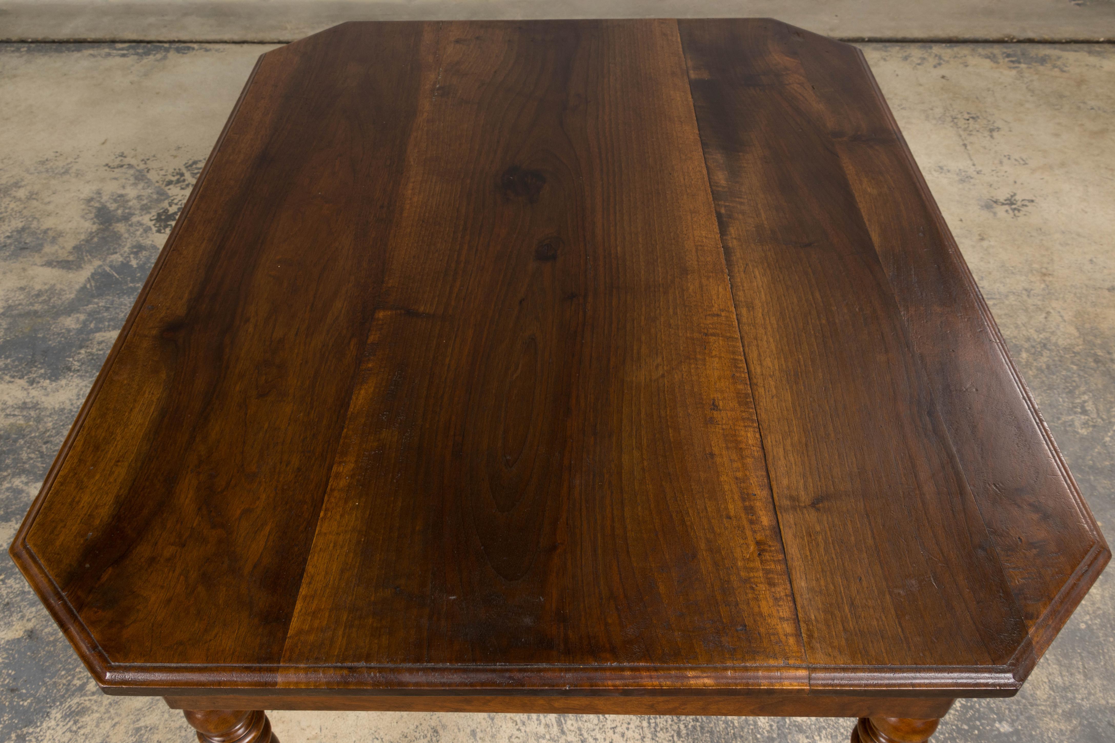 Scrittoio in legno di noce in stile Louis Philippe del XIX secolo in vendita 6