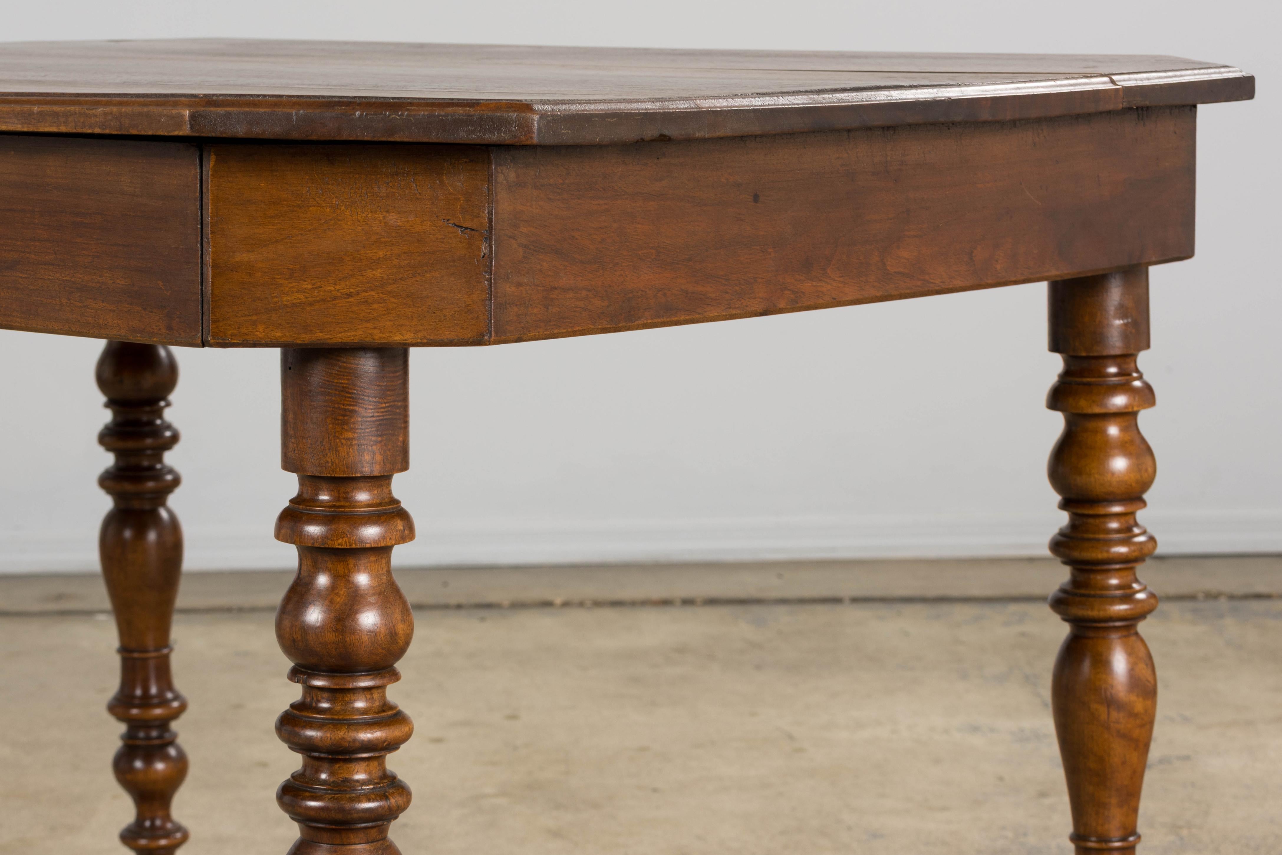 Scrittoio in legno di noce in stile Louis Philippe del XIX secolo in vendita 10