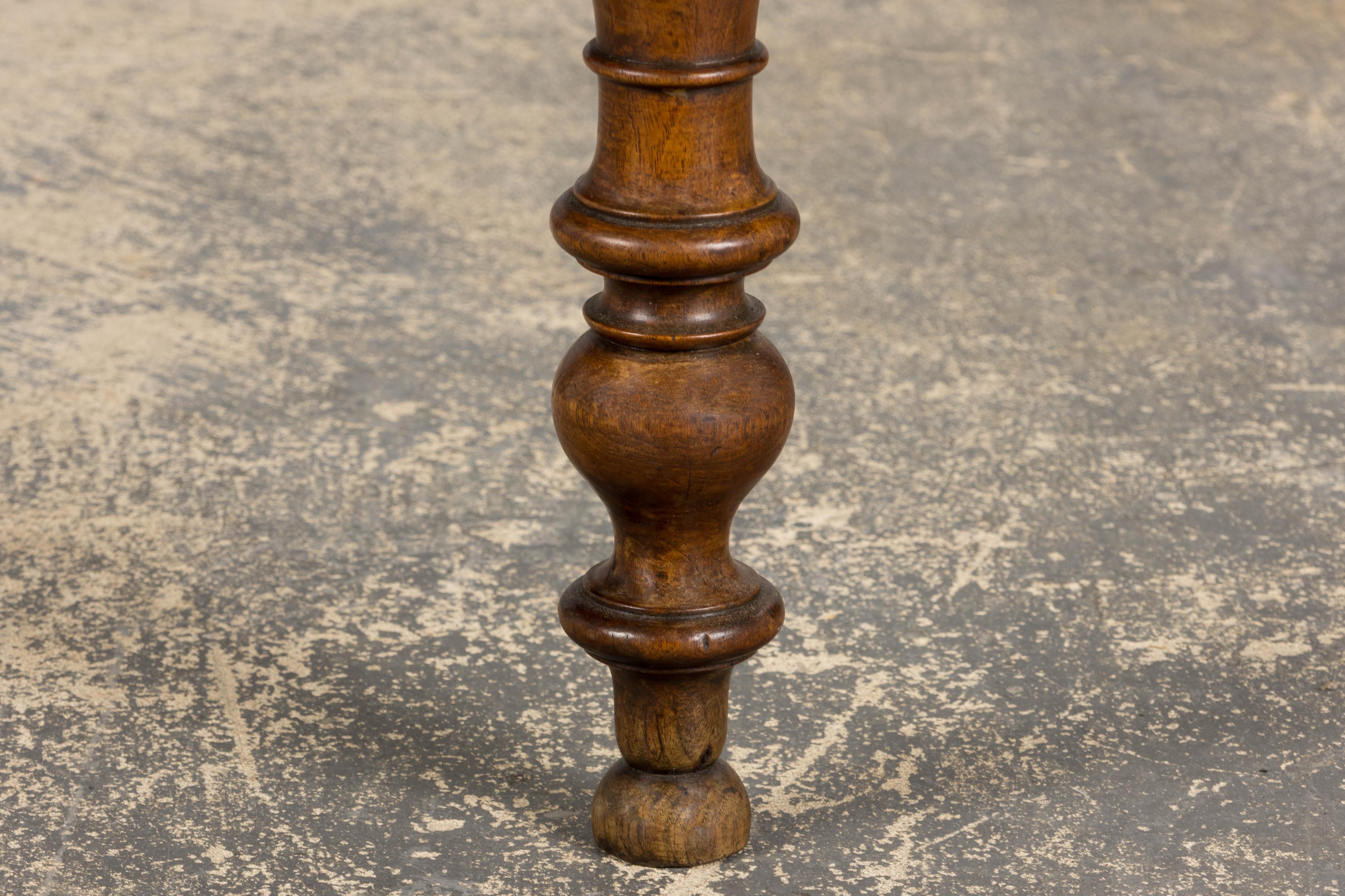 Scrittoio in legno di noce in stile Louis Philippe del XIX secolo in vendita 11
