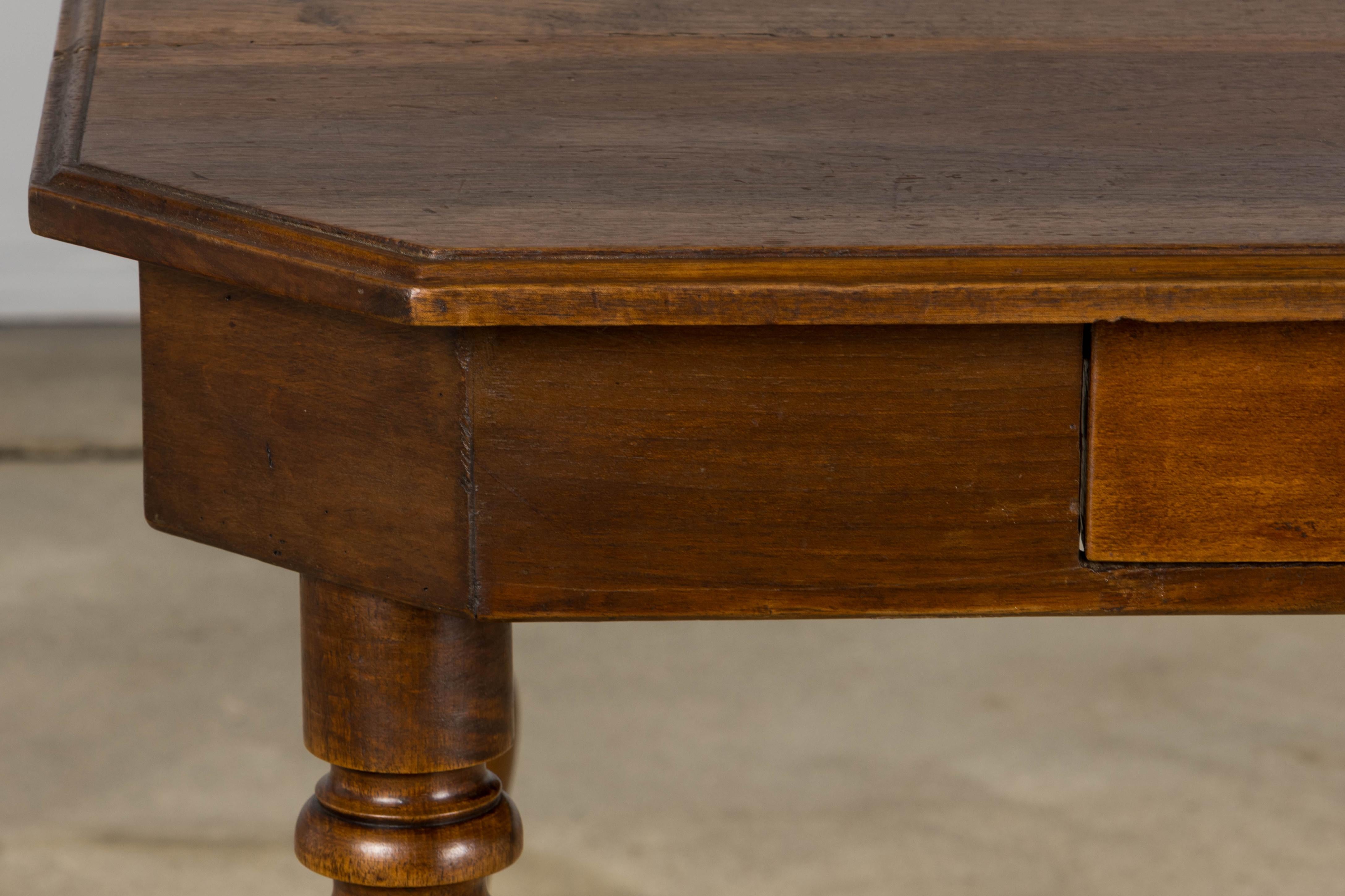 Noce Scrittoio in legno di noce in stile Louis Philippe del XIX secolo in vendita