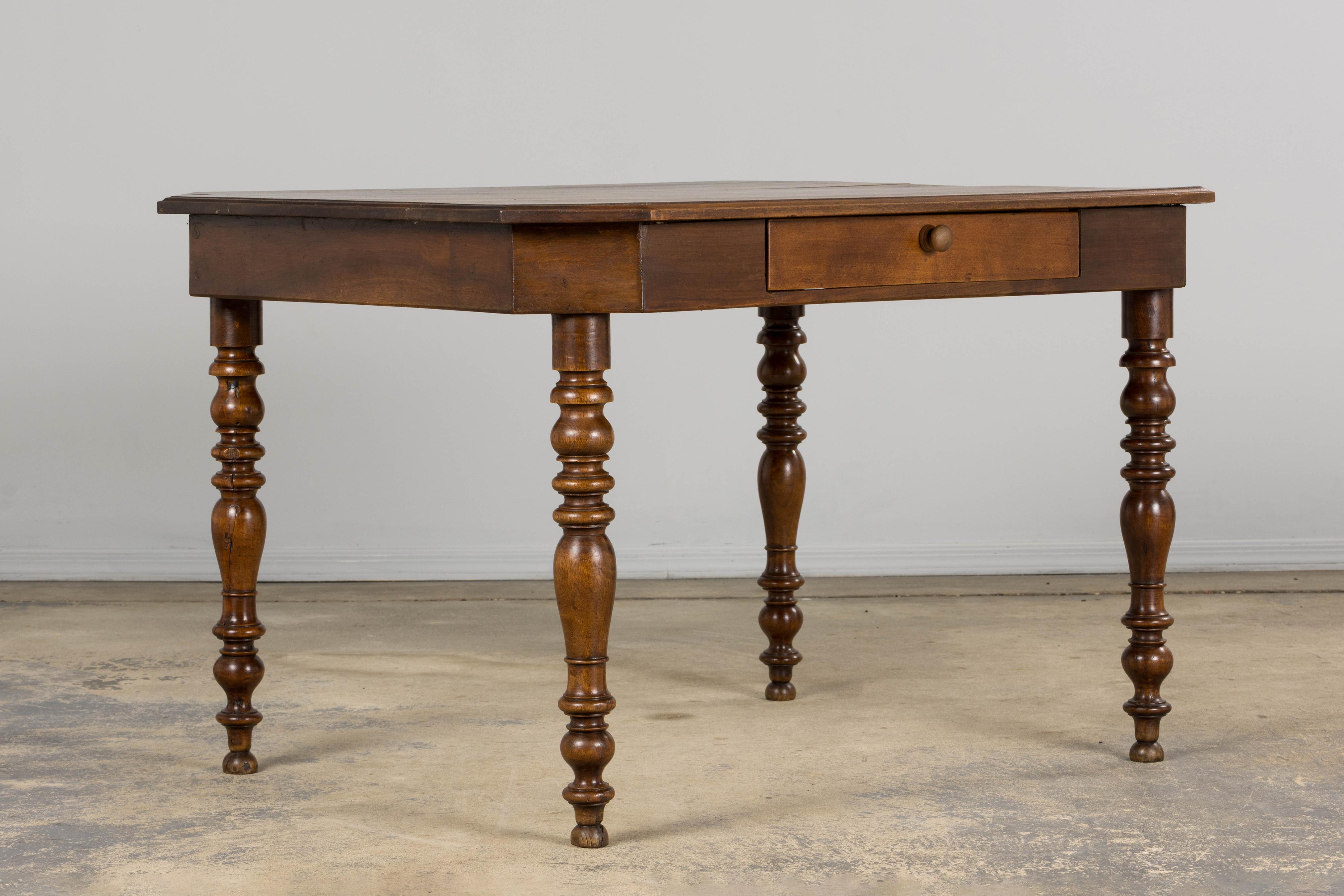 Scrittoio in legno di noce in stile Louis Philippe del XIX secolo in vendita 2