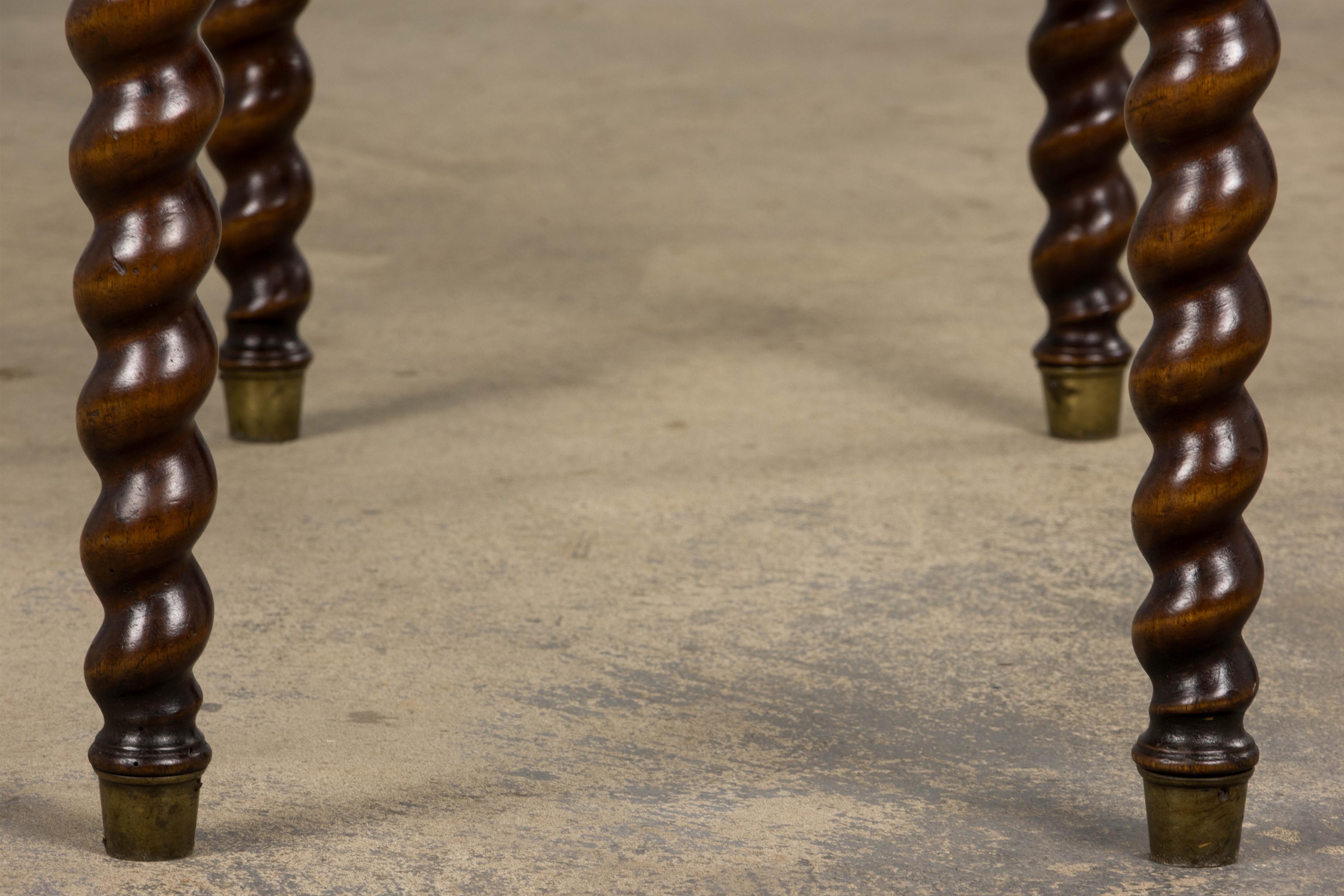19th Century Country French Louis XIII Walnut Drop Leaf Table For Sale 8