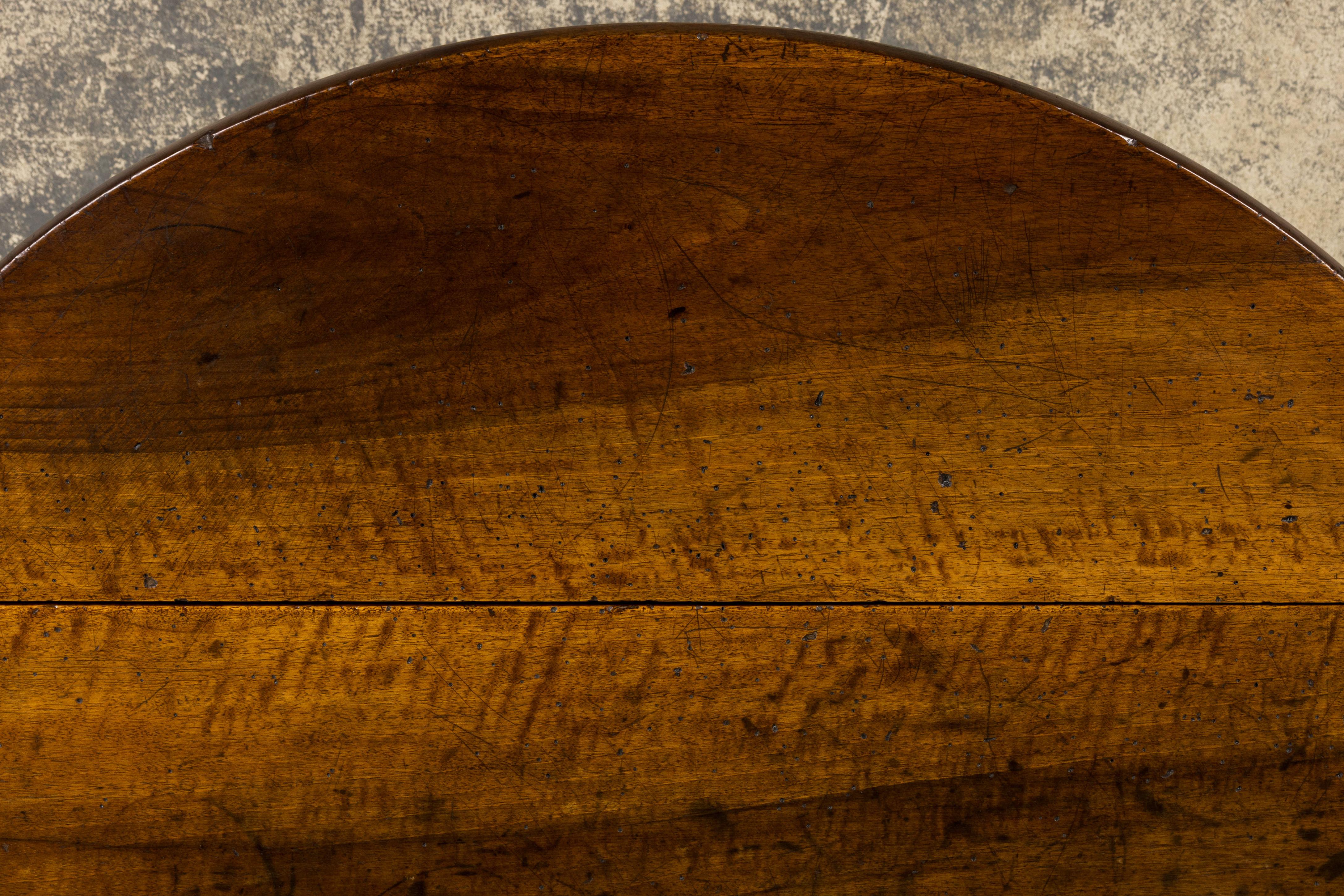 19th Century Country French Louis XIII Walnut Drop Leaf Table For Sale 11