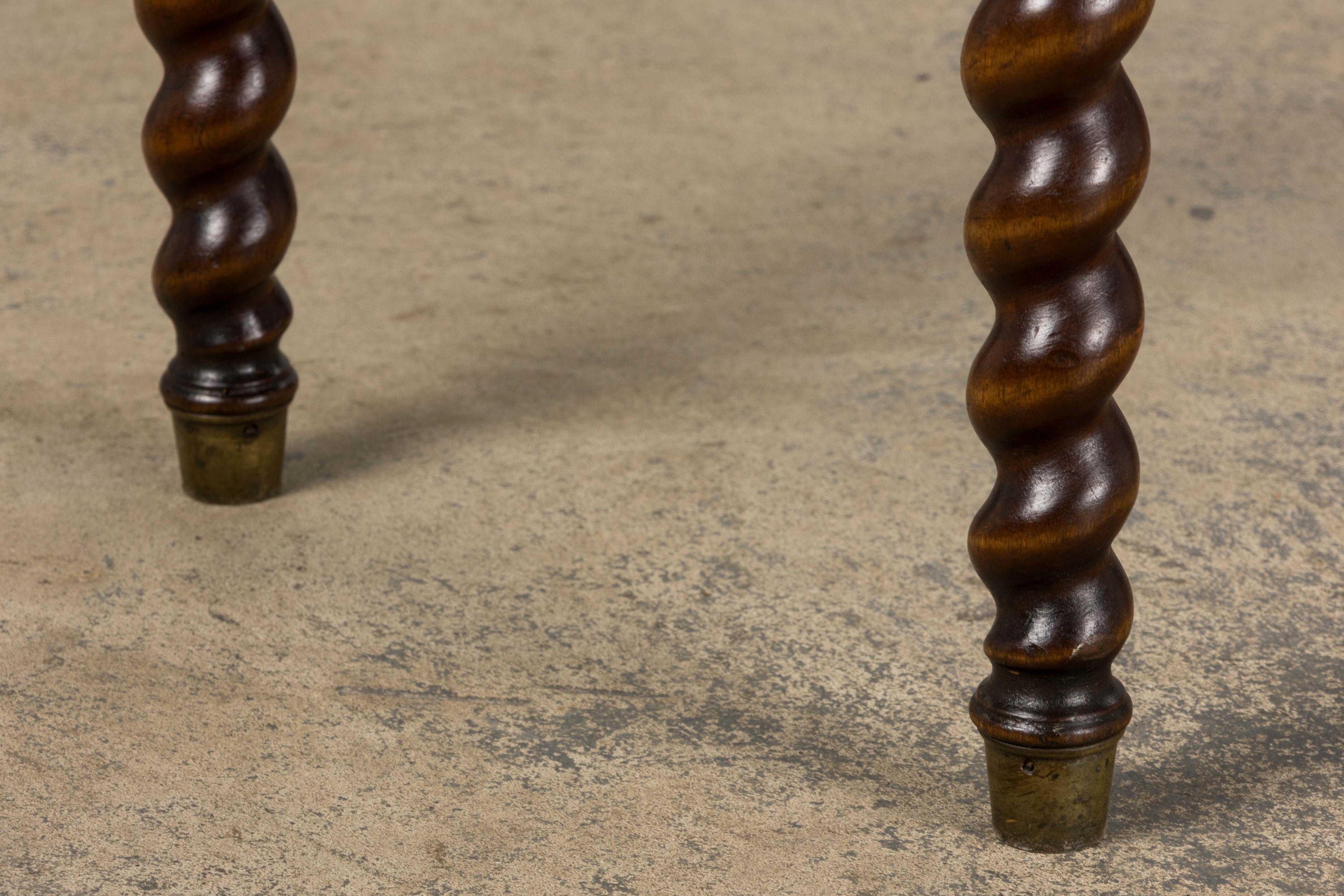 19th Century Country French Louis XIII Walnut Drop Leaf Table For Sale 4