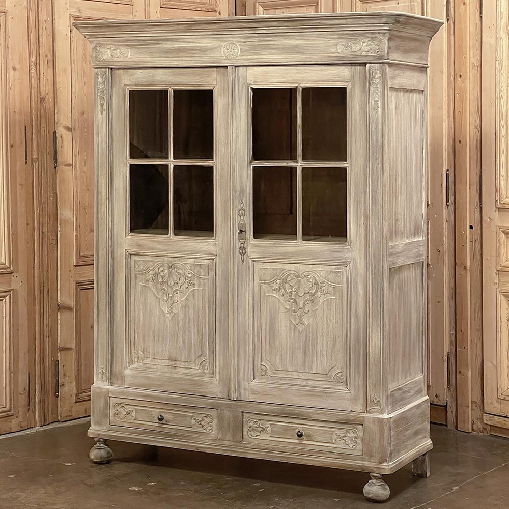 Hand-Crafted 19th Century Country French Louis XIV Whitewashed Bookcase For Sale