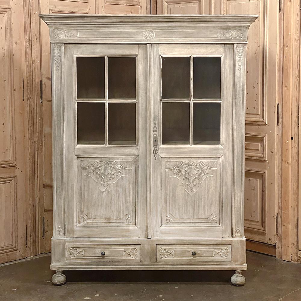 19th Century Country French Louis XIV Whitewashed Bookcase In Good Condition For Sale In Dallas, TX