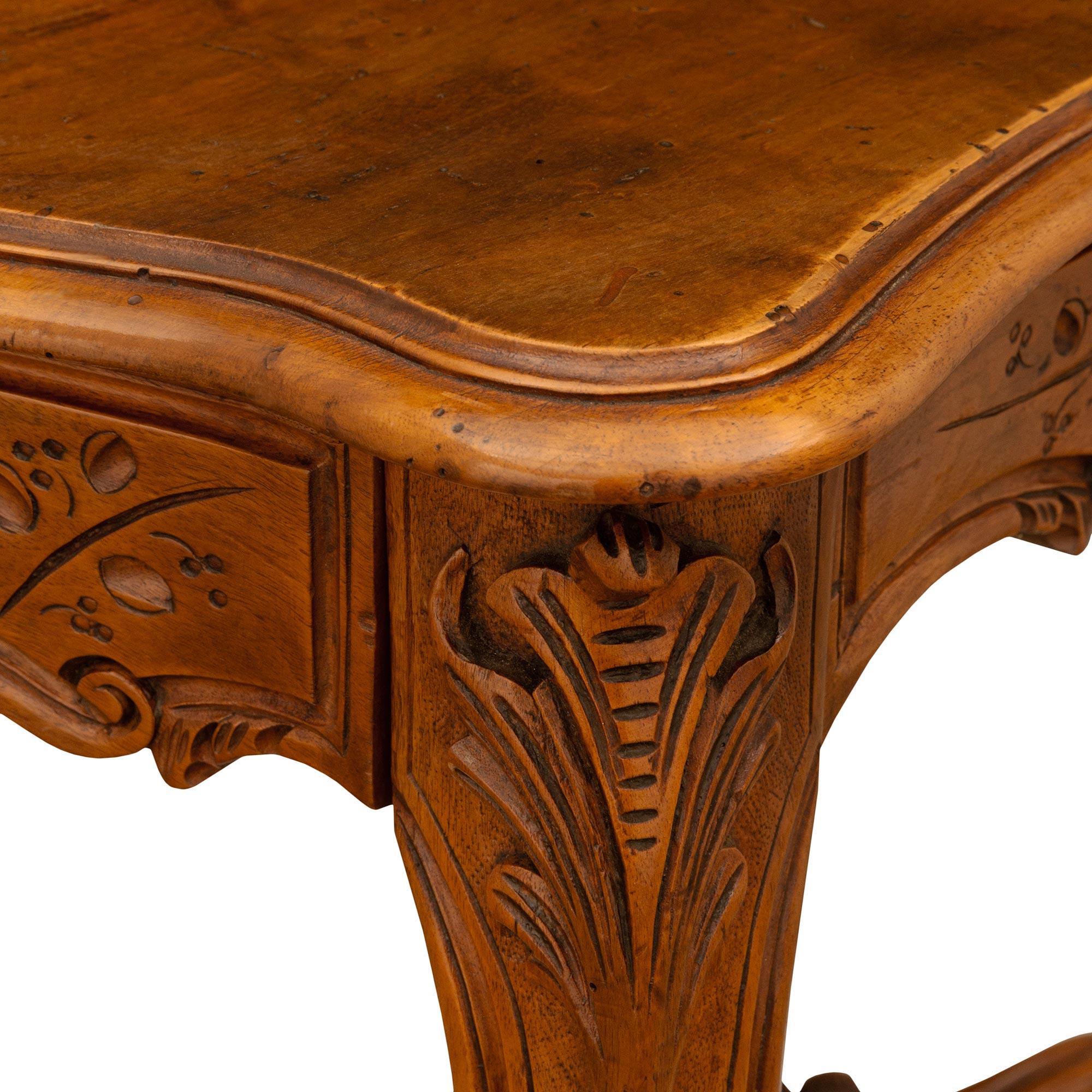 19th Century Country French Louis XV St. Cherry Wood Side Table For Sale 3
