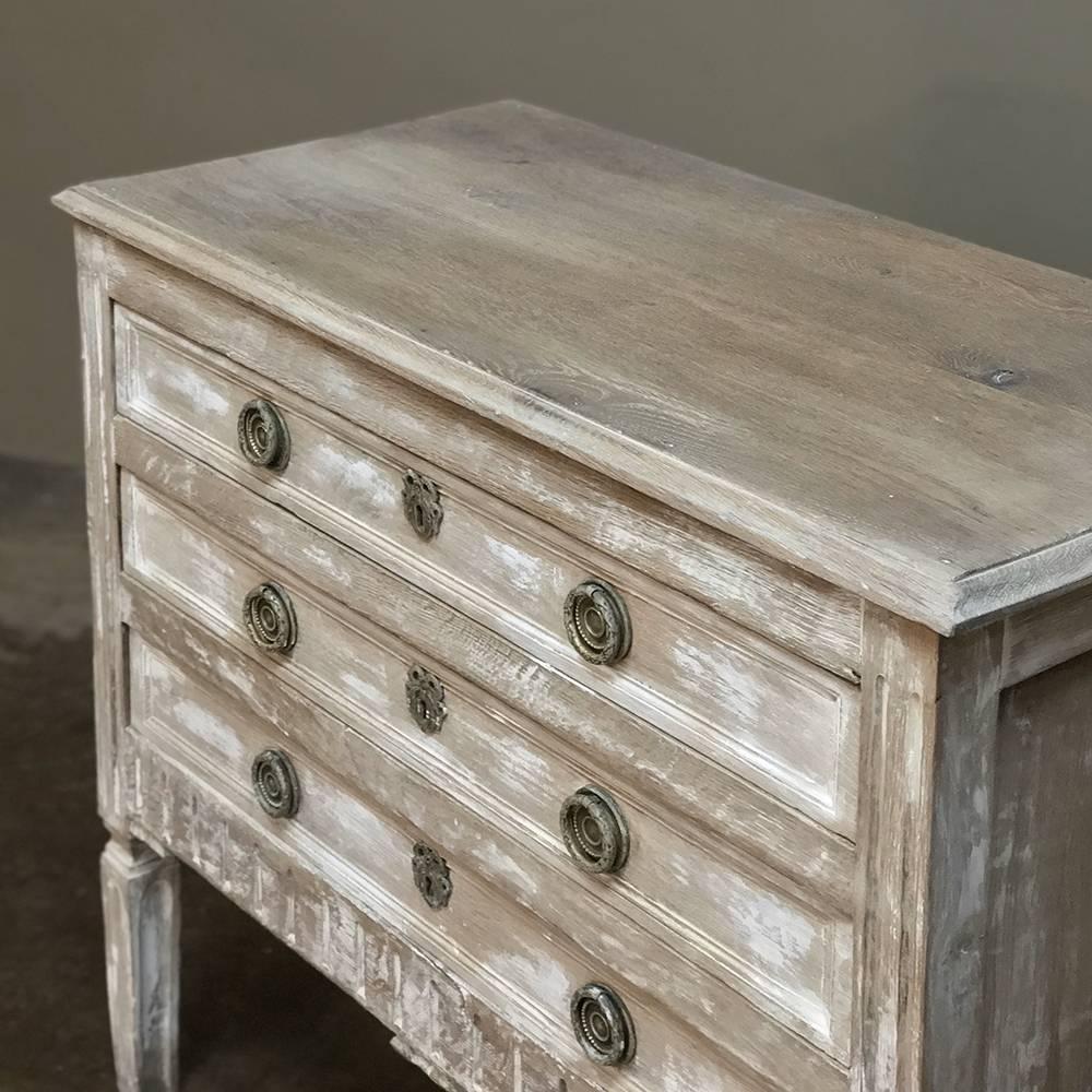 19th Century Country French Louis XVI Whitewashed Pine Commode 4