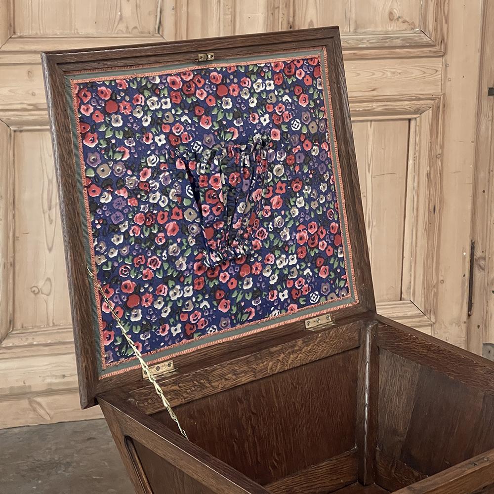19. Jahrhundert Land Französisch Mini-Petrin Sewing Cabinet ~ End Table (Messing) im Angebot