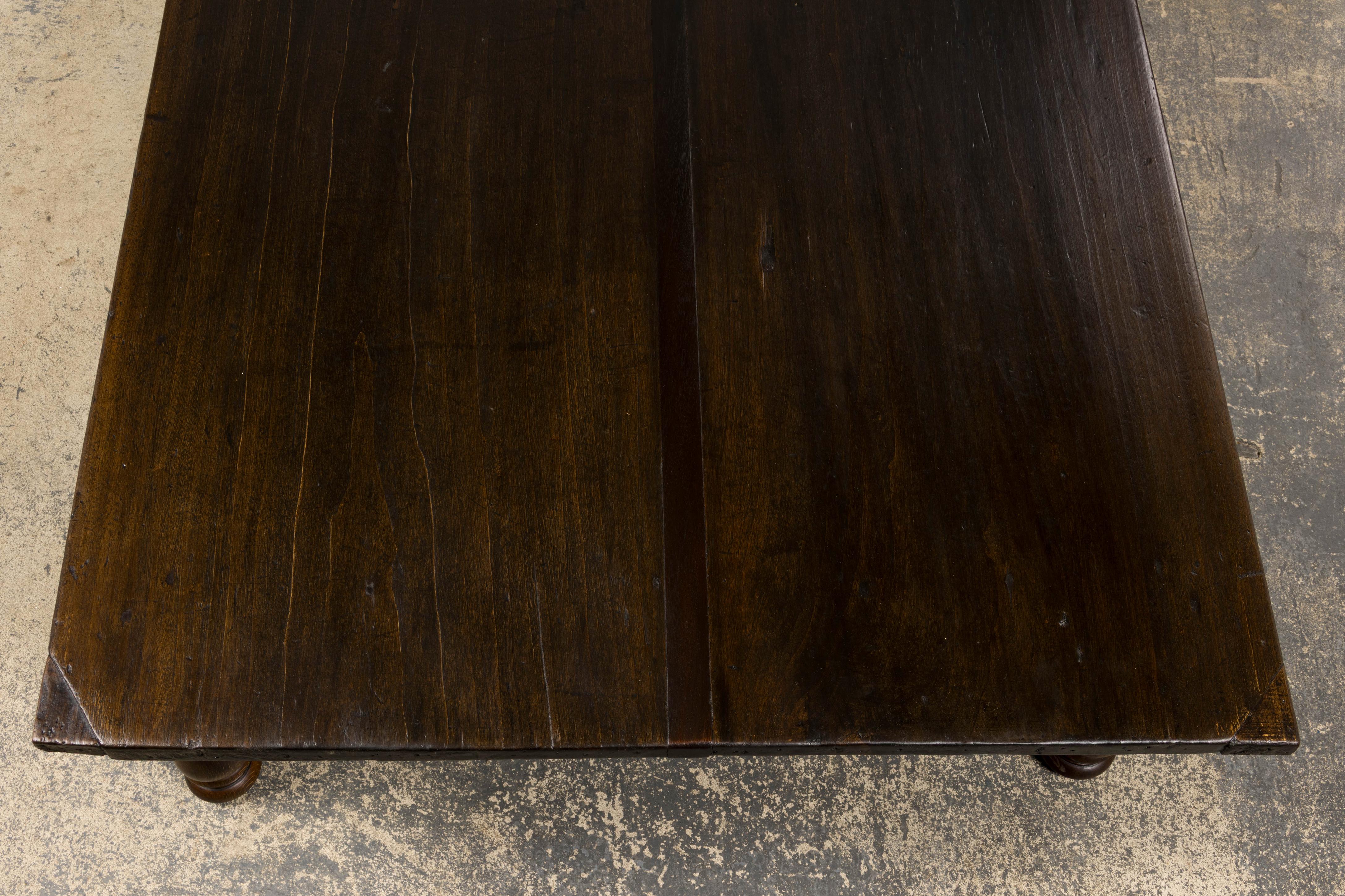 Mesa de centro de granja de madera mixta francesa del siglo XIX en venta 6