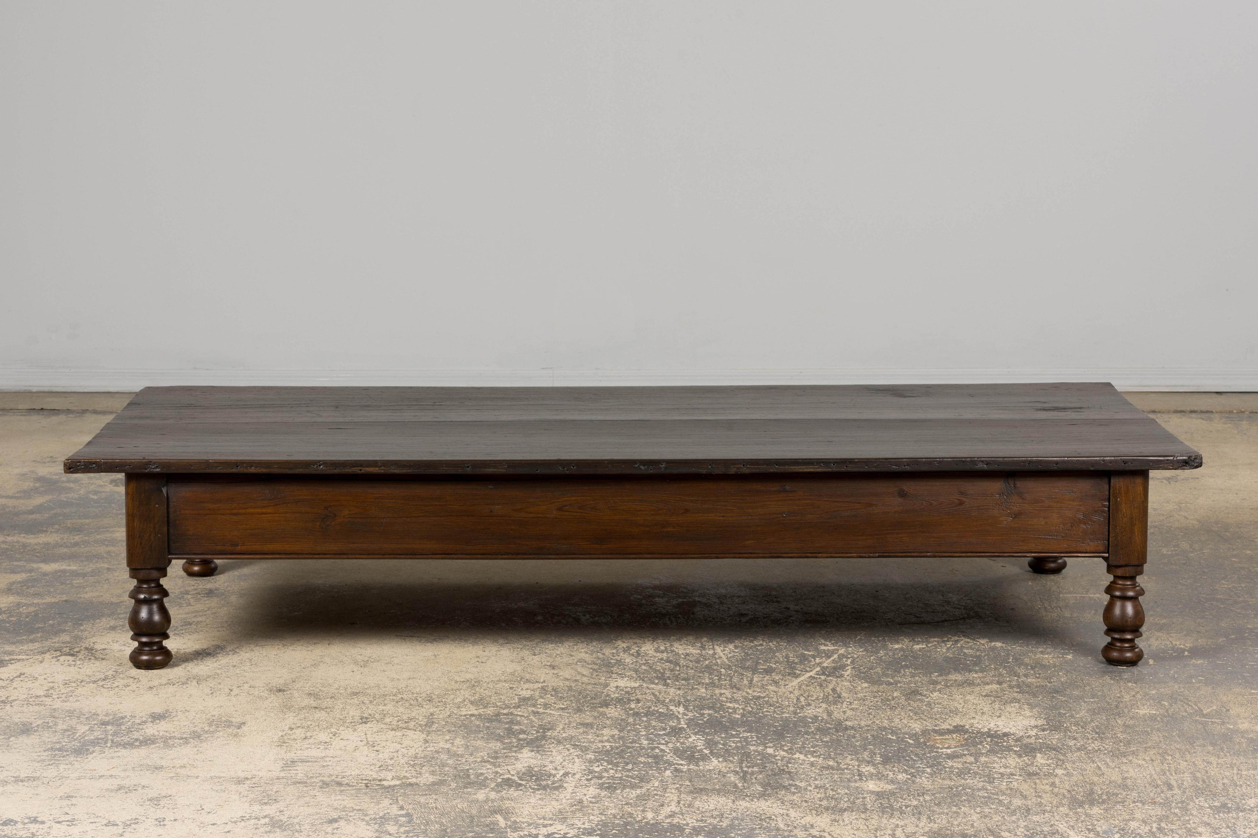 Mesa de centro de granja de madera mixta francesa del siglo XIX en venta 13