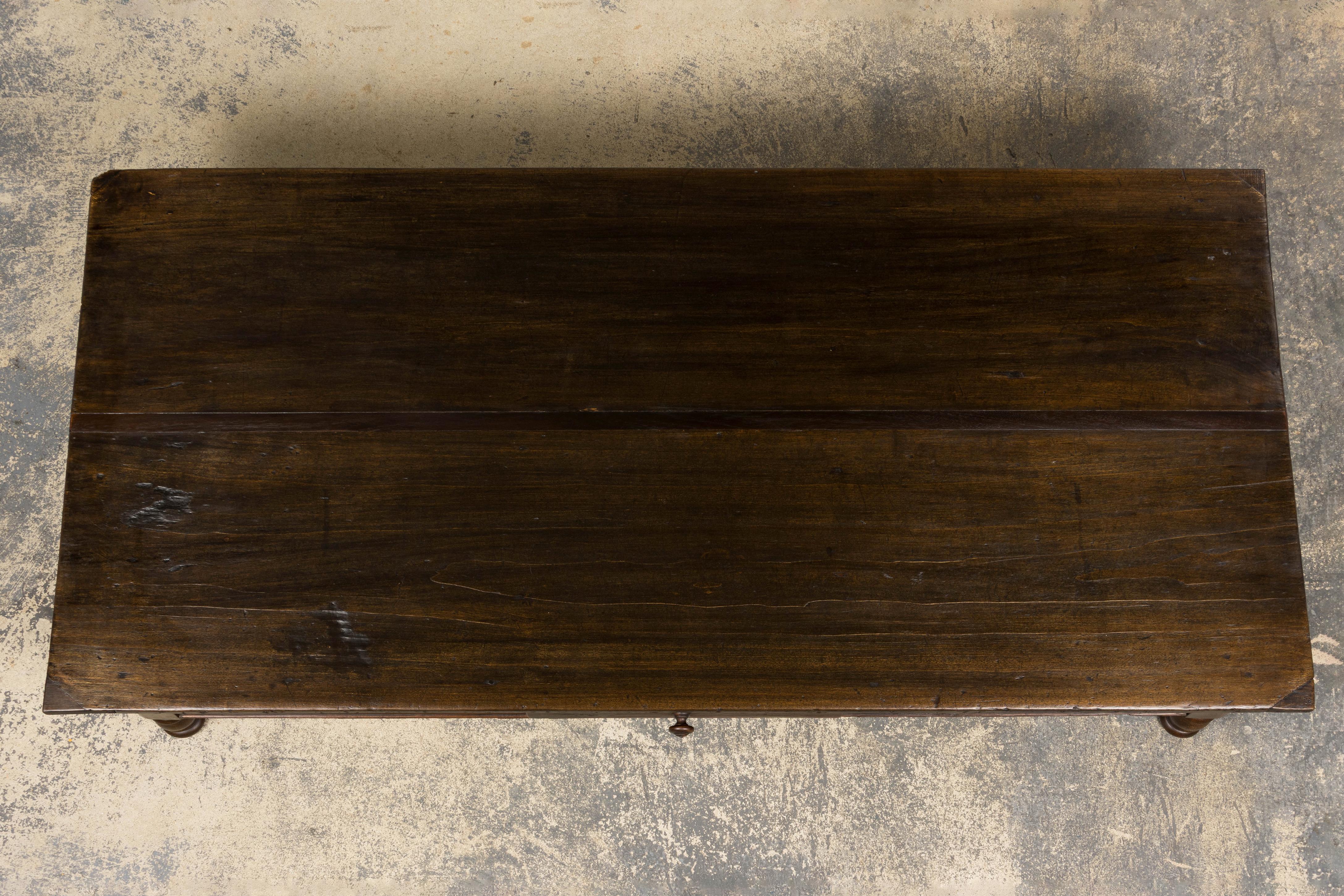 Mesa de centro de granja de madera mixta francesa del siglo XIX Tallado a mano en venta