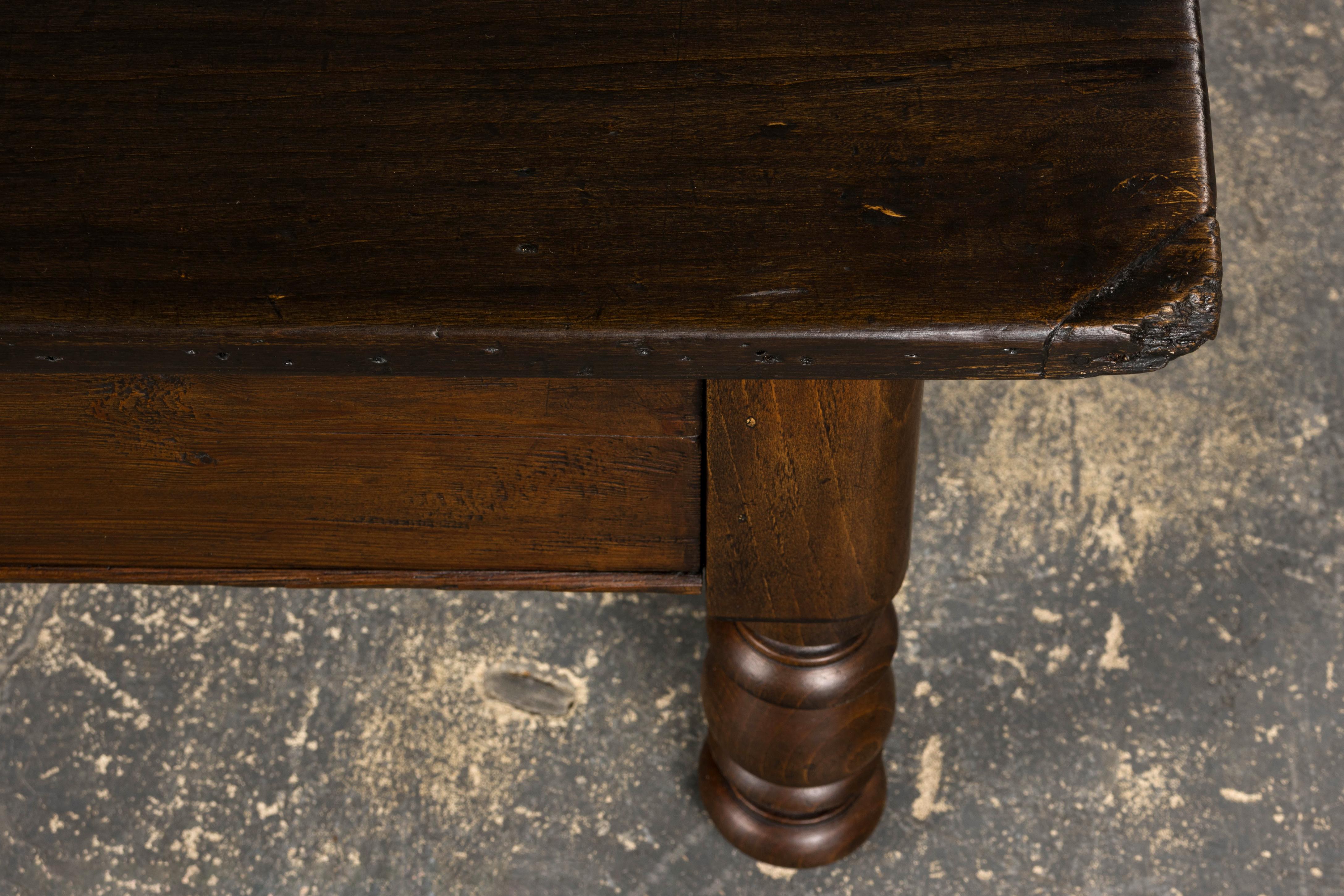 Mesa de centro de granja de madera mixta francesa del siglo XIX en venta 2