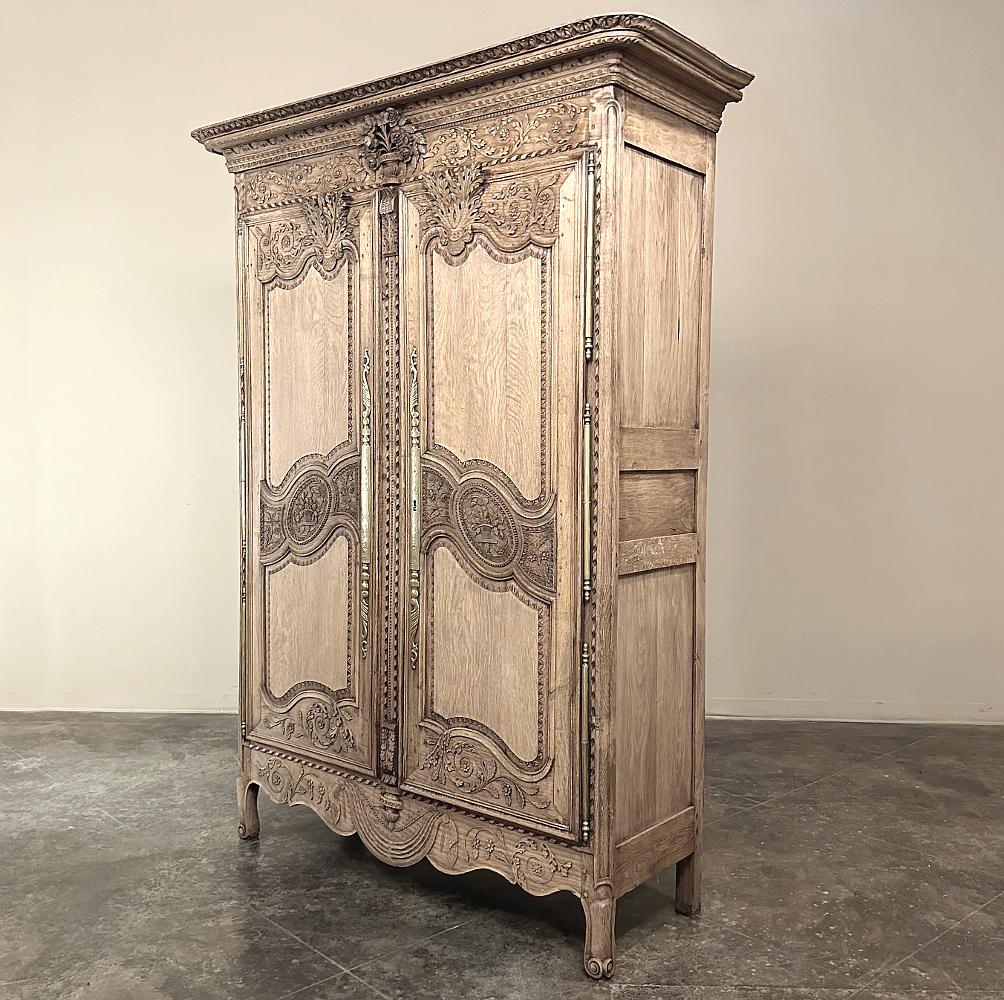 19th Century Country French Normandie Armoire in Stripped Oak In Good Condition For Sale In Dallas, TX