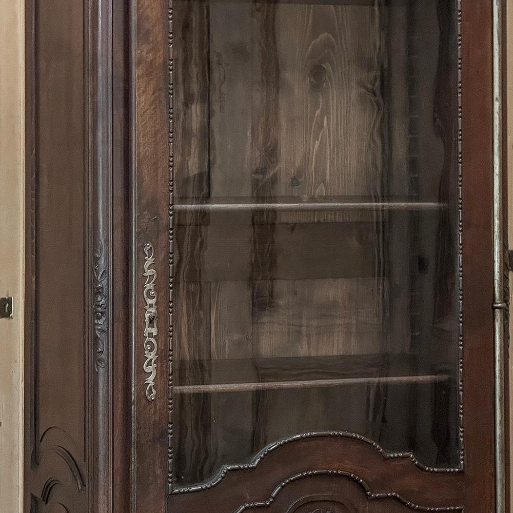 Vitrina de Normandía francesa del siglo XIX ~ Bonnetiere en Bueno estado para la venta en Dallas, TX