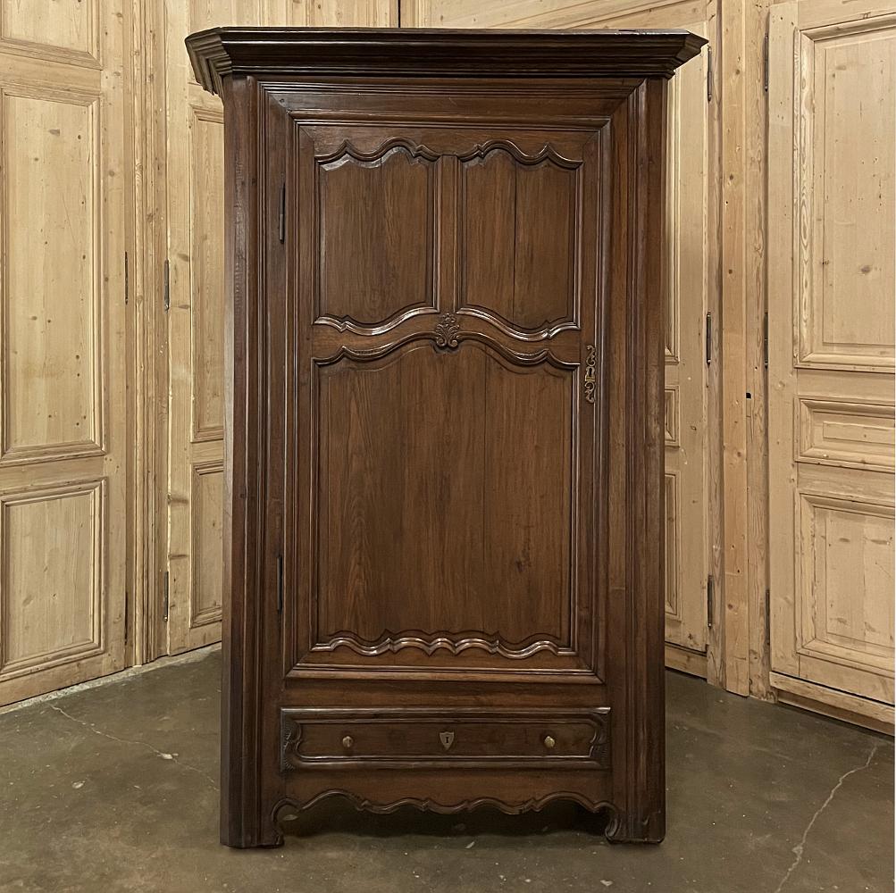19th Century Country French Oak Bonnetiere, Armoire In Good Condition For Sale In Dallas, TX