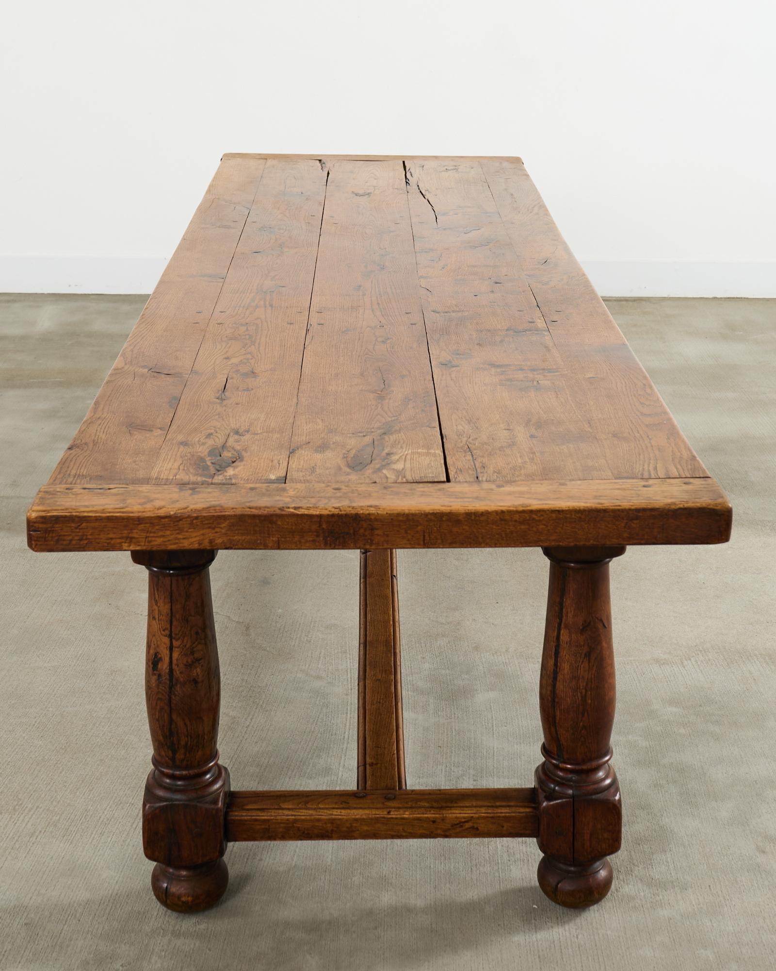 Table de salle à manger à tréteaux en chêne français du 19e siècle en vente 10