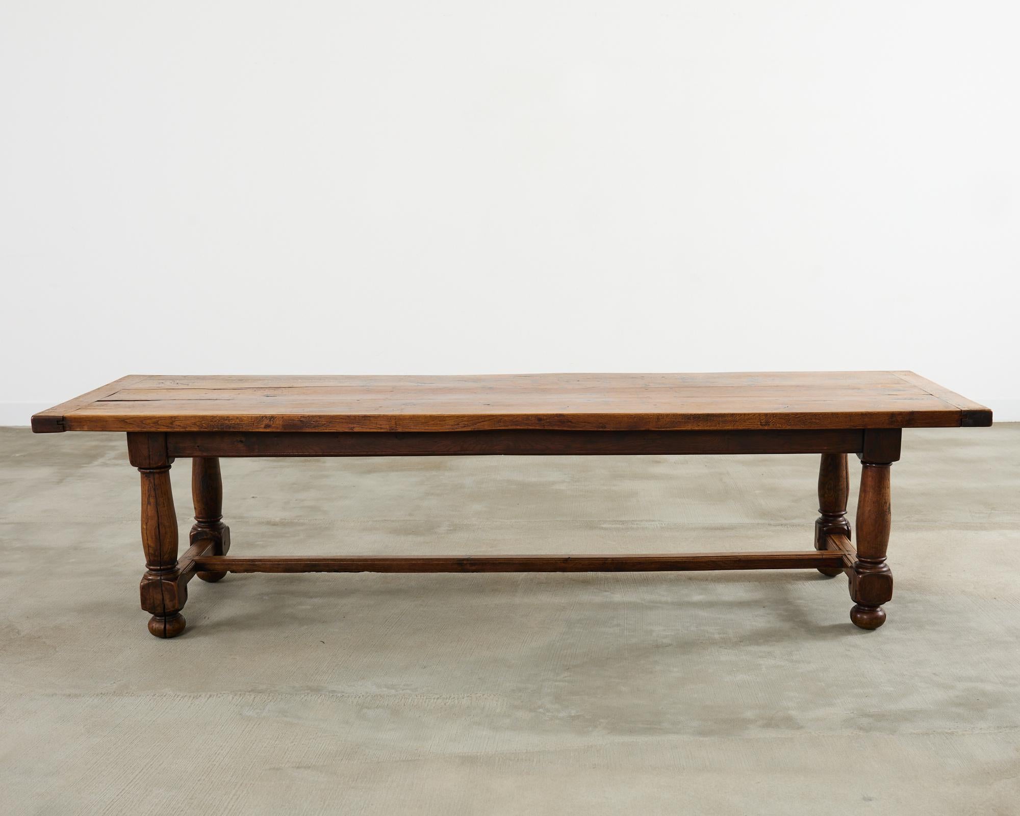 Table de salle à manger à tréteaux en chêne français du 19e siècle en vente 11
