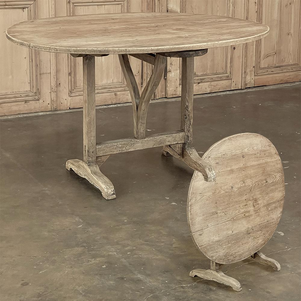19th Century Country French Oval Tilt-Top Wine Tasting Table in Stripped Pine In Good Condition In Dallas, TX