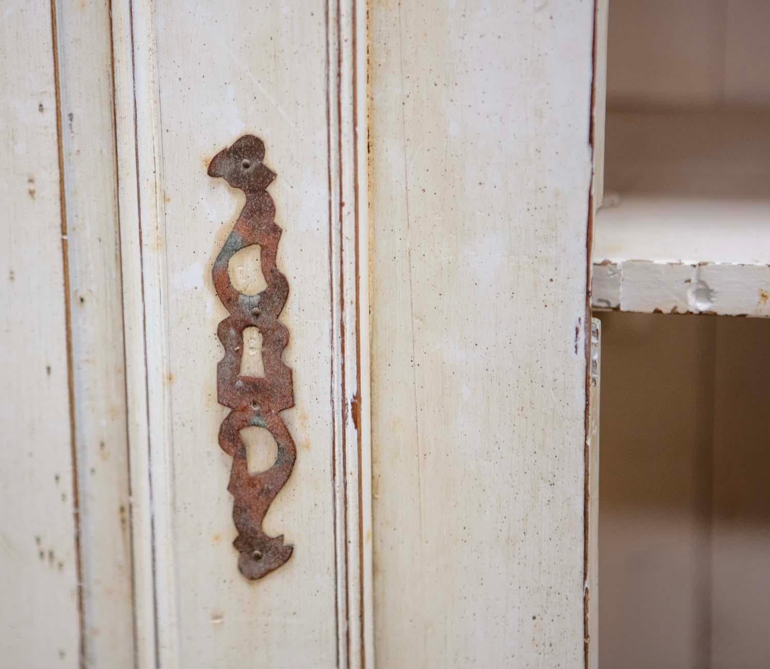 19th Century Country French Oversized Cream & Patinated Kitchen Cupboard For Sale 2