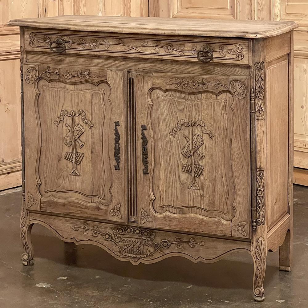 19th Century Country French Petite Buffet in Stripped Oak In Good Condition In Dallas, TX