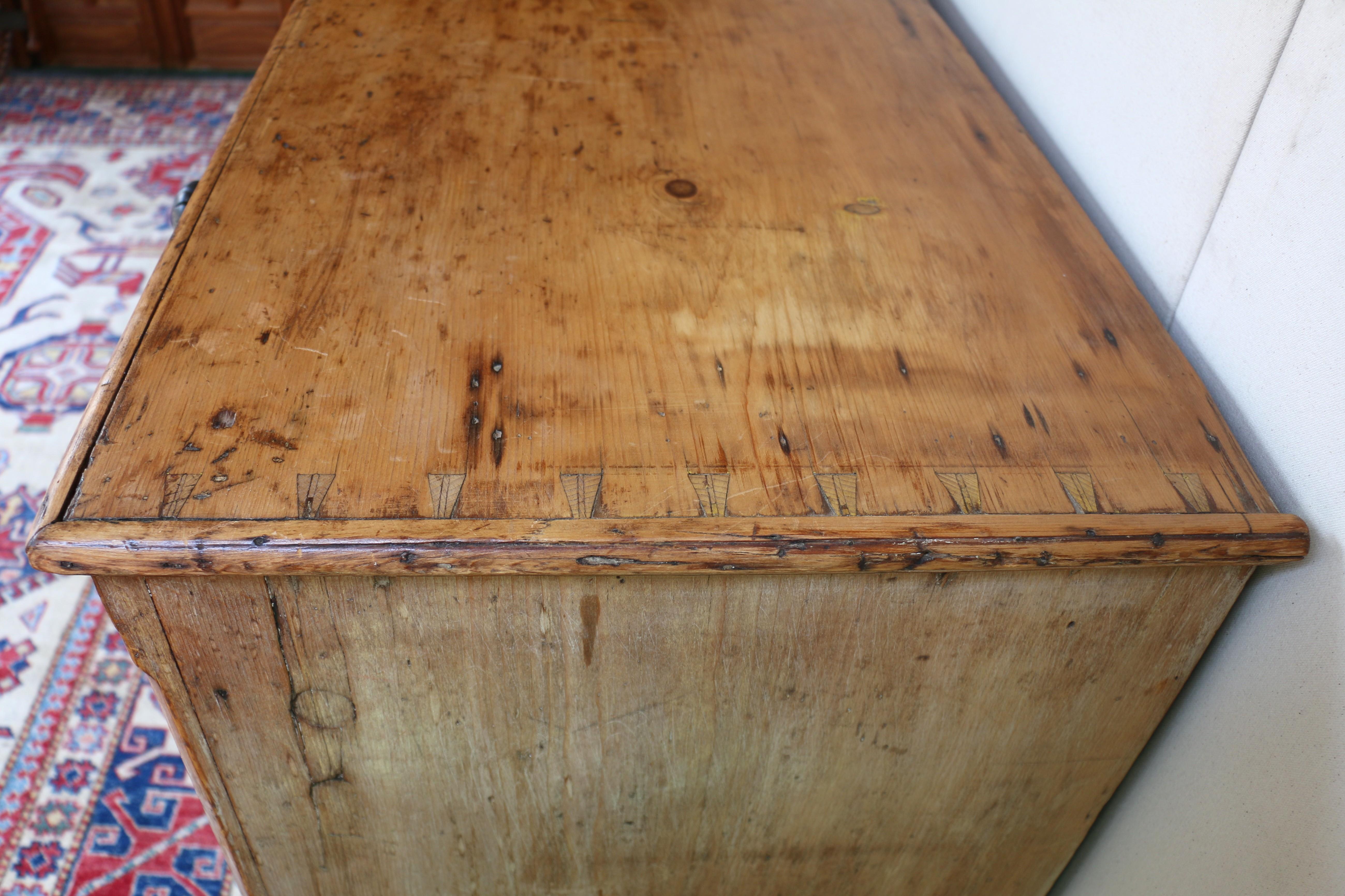 19. Jahrhundert Land Französisch Kiefer Sideboard/Buffet im Angebot 9