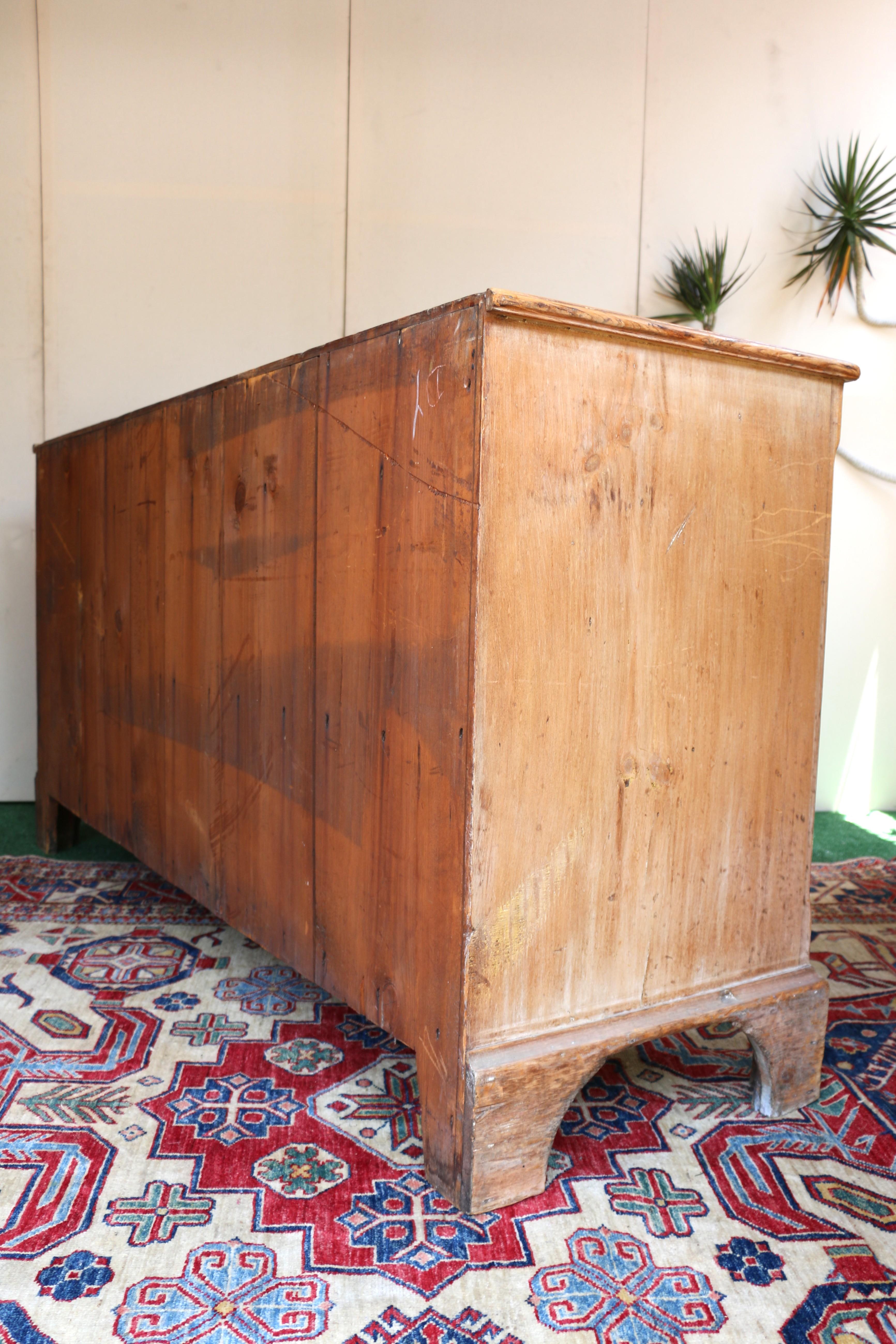 19. Jahrhundert Land Französisch Kiefer Sideboard/Buffet im Angebot 13