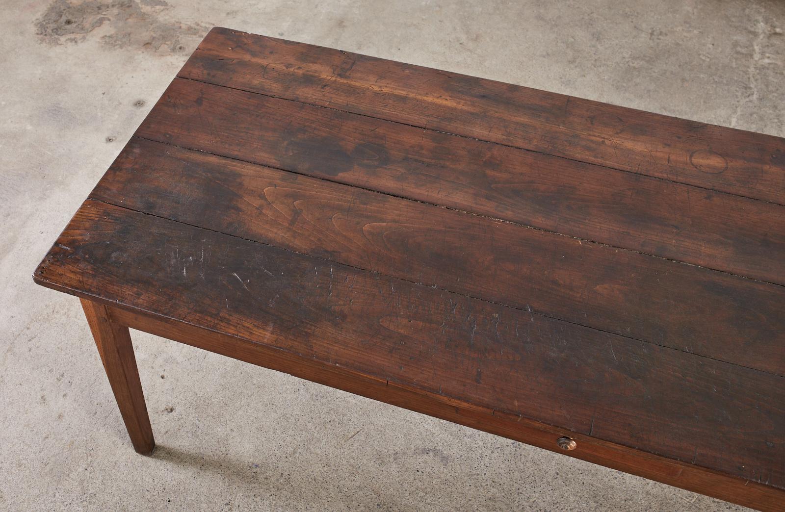 Table à manger de ferme provinciale française du 19ème siècle en châtaignier en vente 3