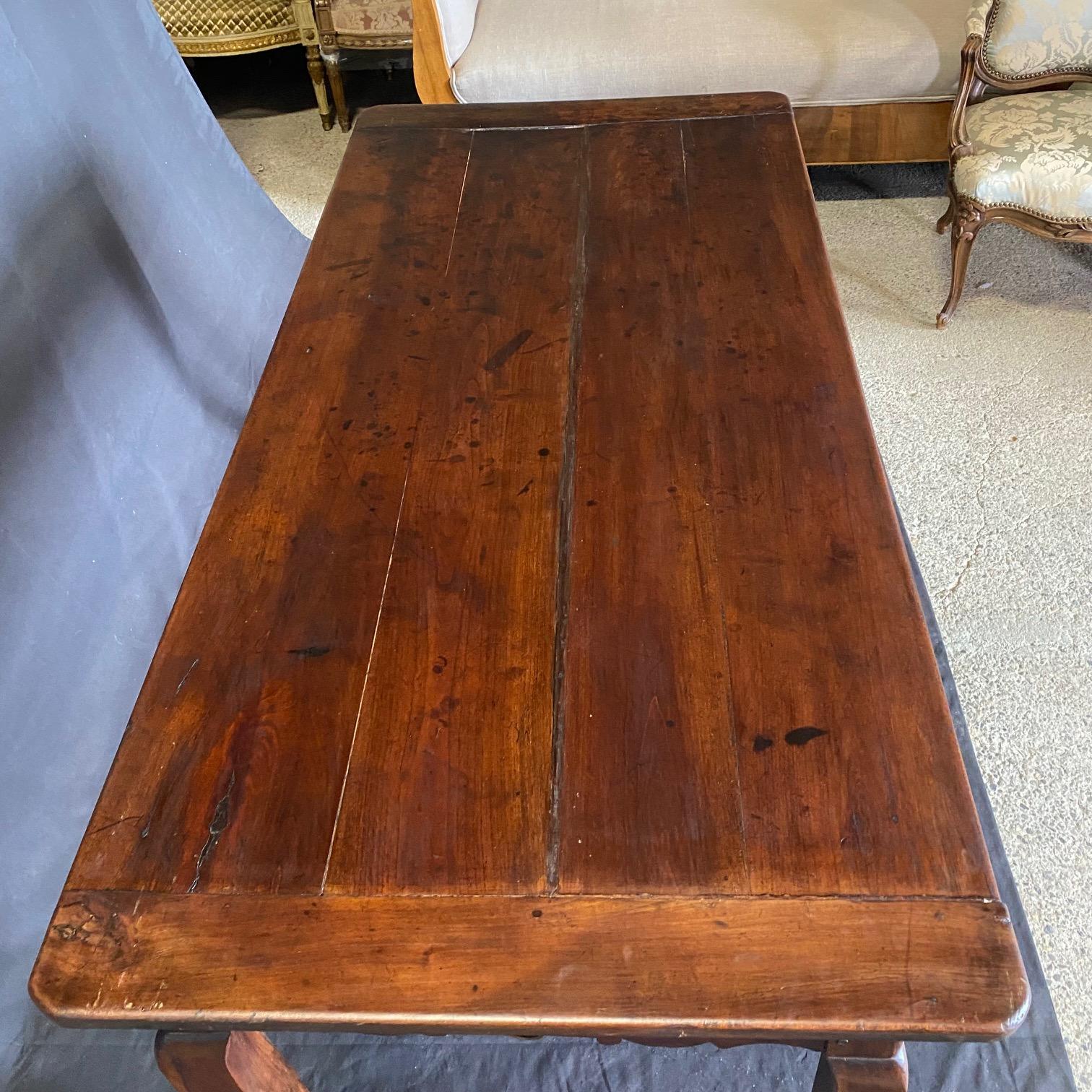 Cerise Table de salle à manger provinciale française du 19ème siècle en cerisier avec tiroir en vente