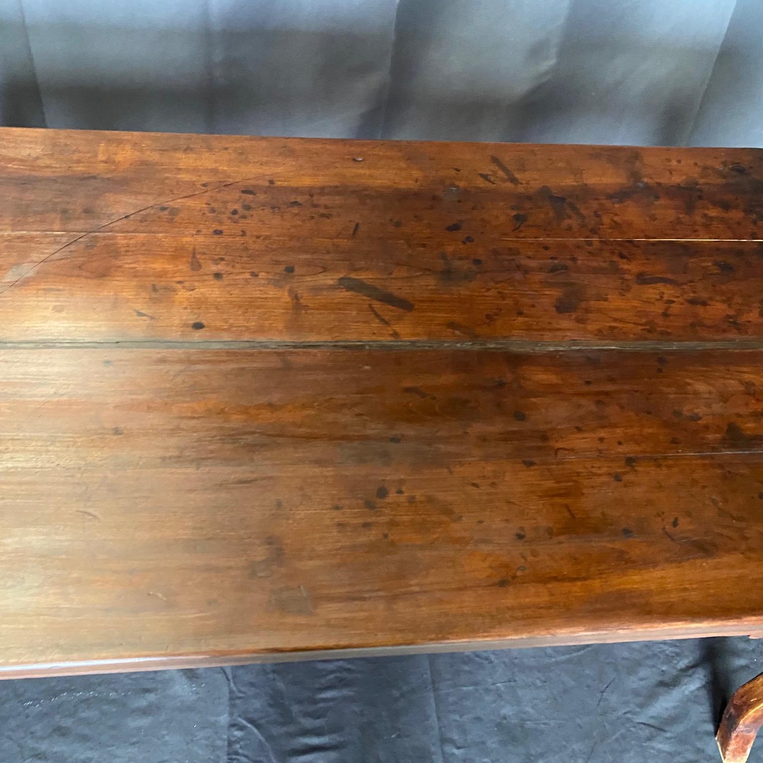 Table de salle à manger provinciale française du 19ème siècle en cerisier avec tiroir en vente 1